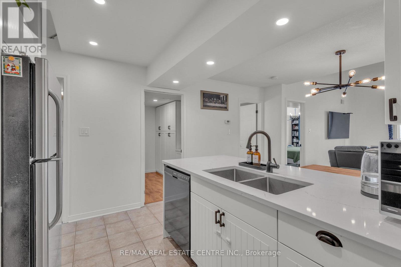 3 - 51 Petra Way, Whitby, Ontario  L1R 0A8 - Photo 8 - E13633896
