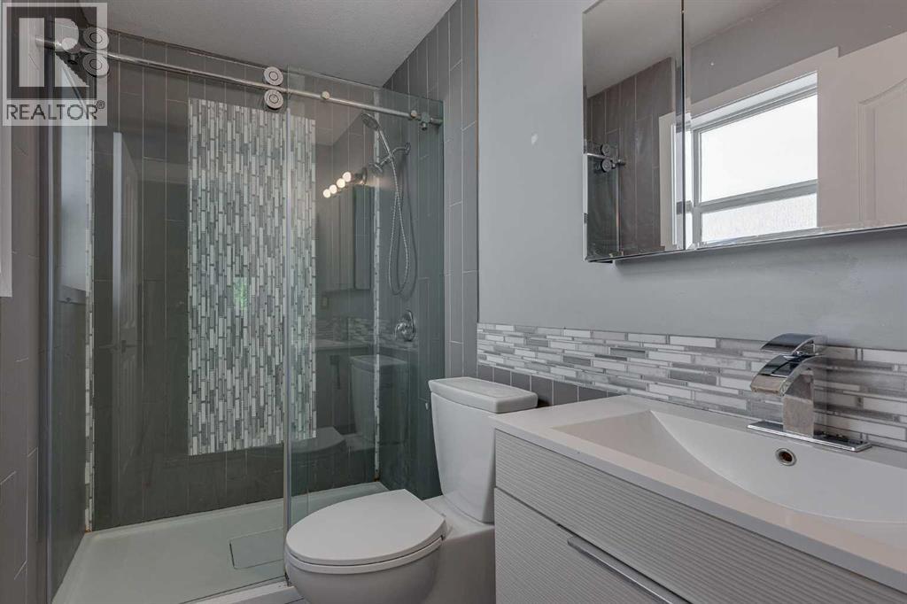 64 Addington Drive, Red Deer, Alberta  T4R 2Y4 - Photo 17 - A2326360