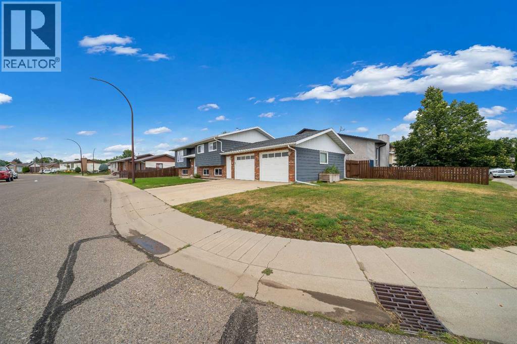 157 Calder Road SE, Medicine Hat, Alberta  T1B 3L6 - Photo 4 - A2334243
