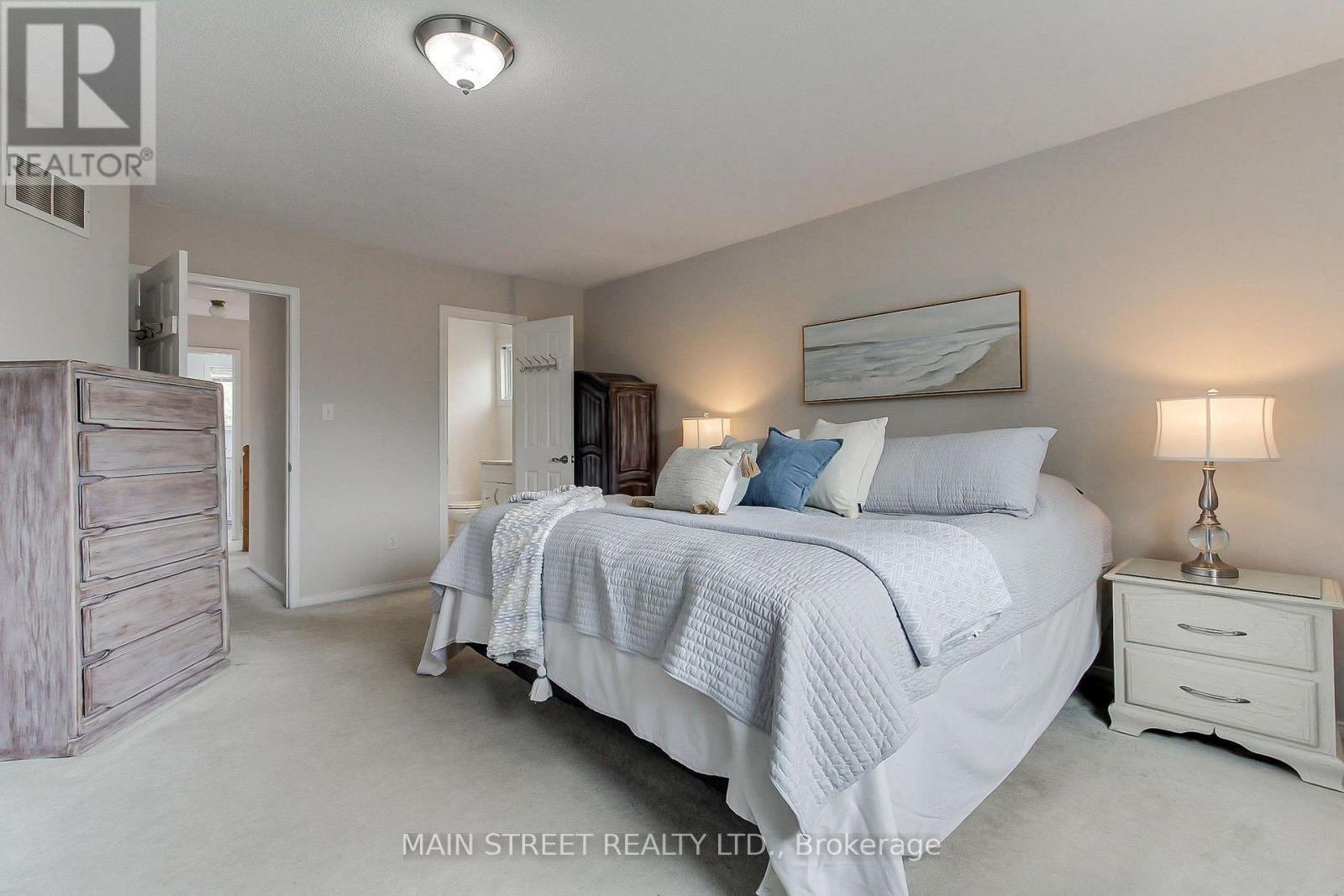 70 Dunsmore Crescent, Richmond Hill, Ontario L4C 0C5 - Photo 18 - N13633560
