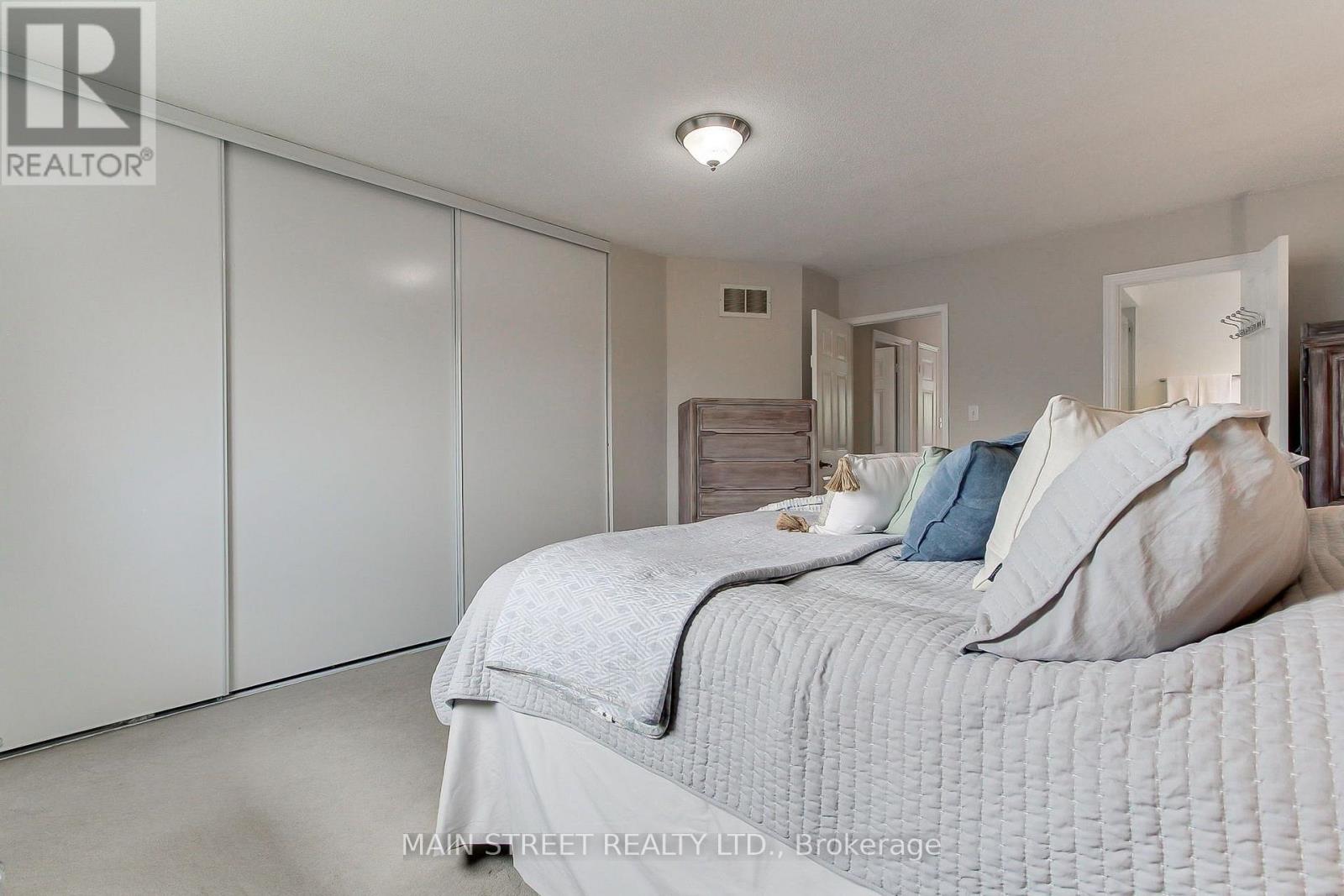 70 Dunsmore Crescent, Richmond Hill, Ontario L4C 0C5 - Photo 19 - N13633560