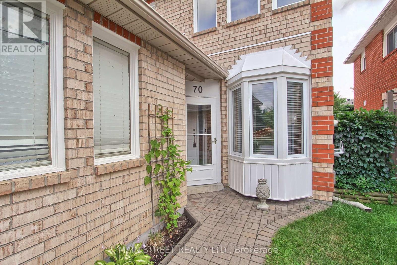 70 Dunsmore Crescent, Richmond Hill, Ontario L4C 0C5 - Photo 2 - N13633560