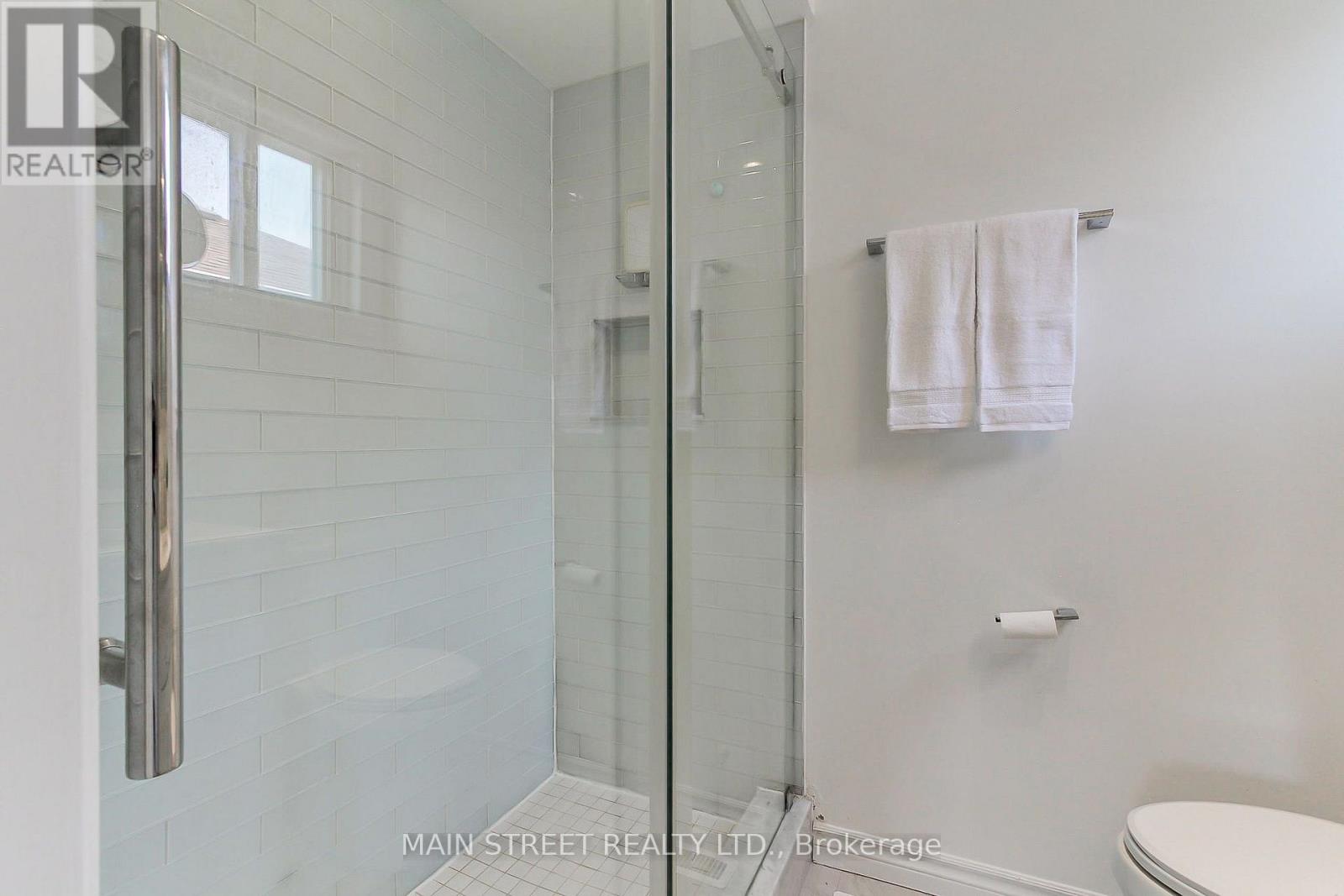 70 Dunsmore Crescent, Richmond Hill, Ontario L4C 0C5 - Photo 21 - N13633560