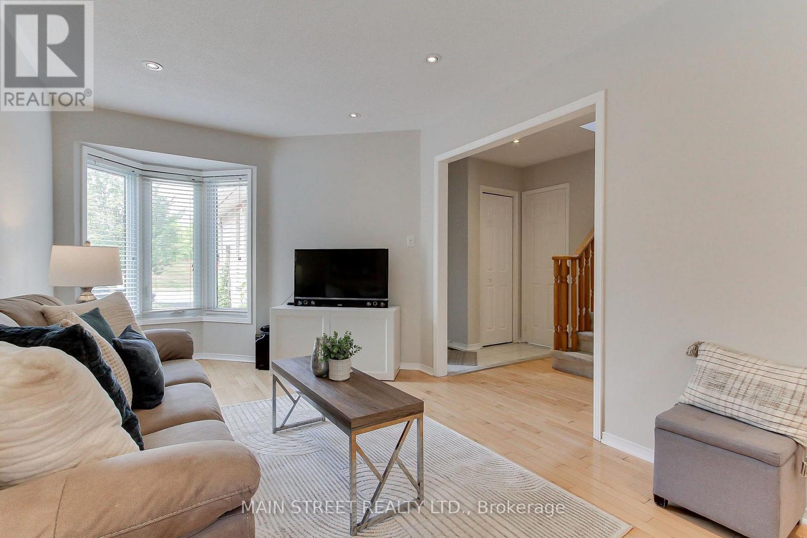 70 Dunsmore Crescent, Richmond Hill, Ontario L4C 0C5 - Photo 5 - N13633560