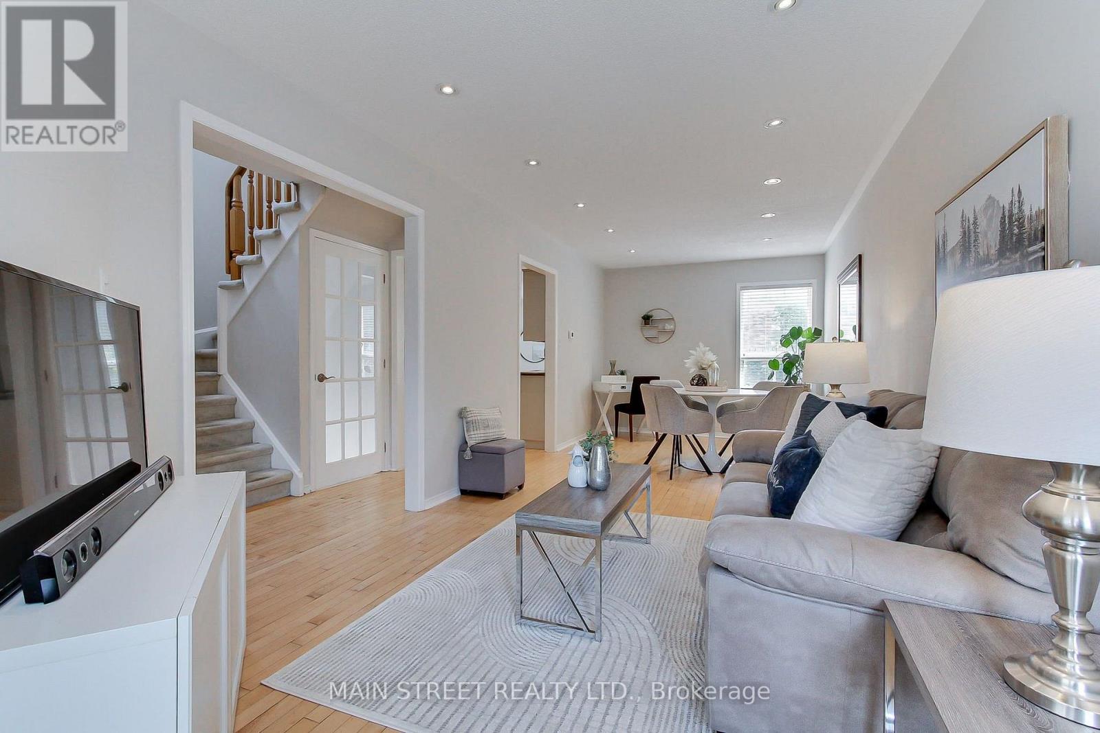 70 Dunsmore Crescent, Richmond Hill, Ontario L4C 0C5 - Photo 6 - N13633560