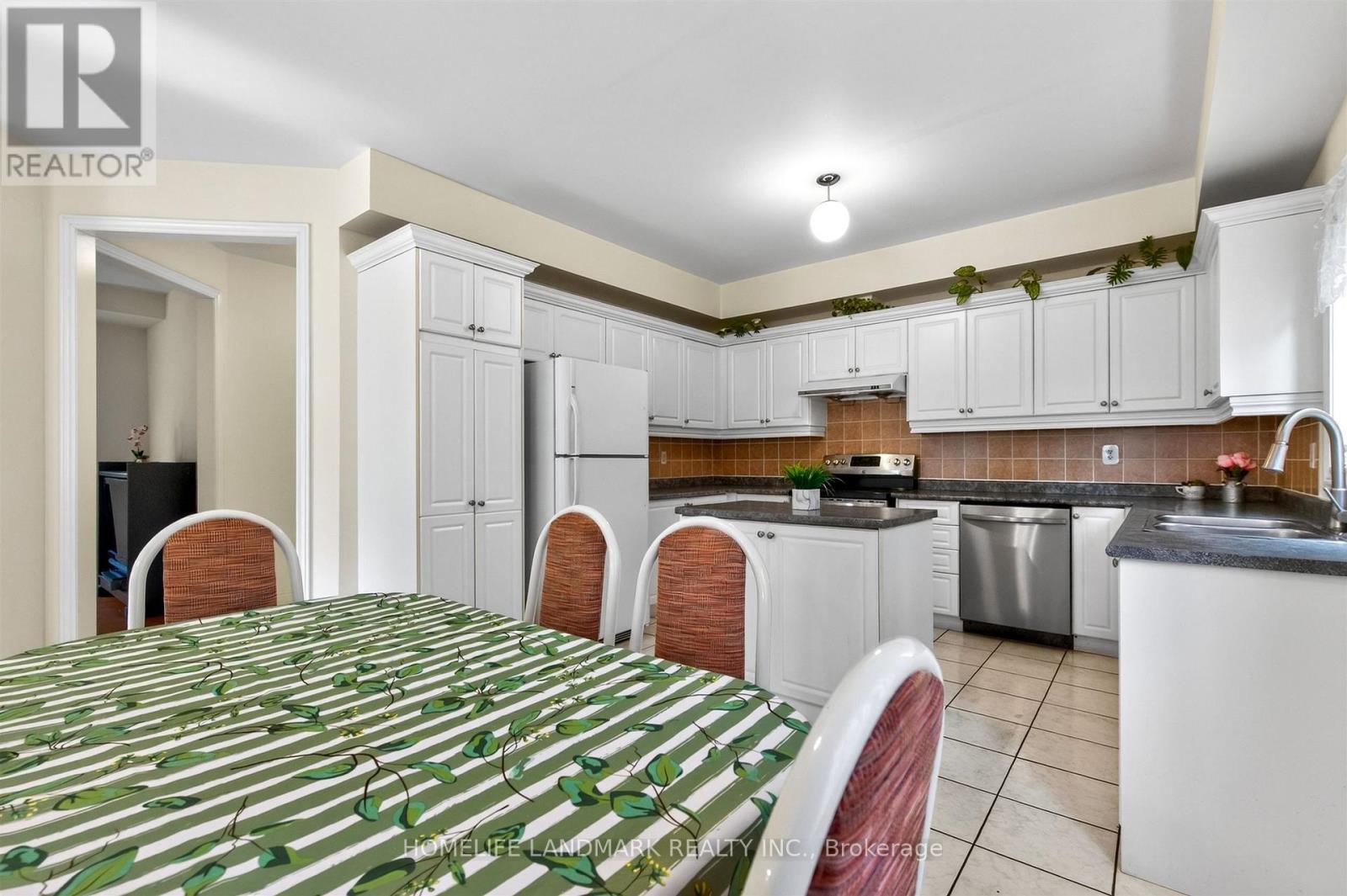 218 Ridgecrest Road, Markham, Ontario  L6C 2X7 - Photo 11 - N13633624