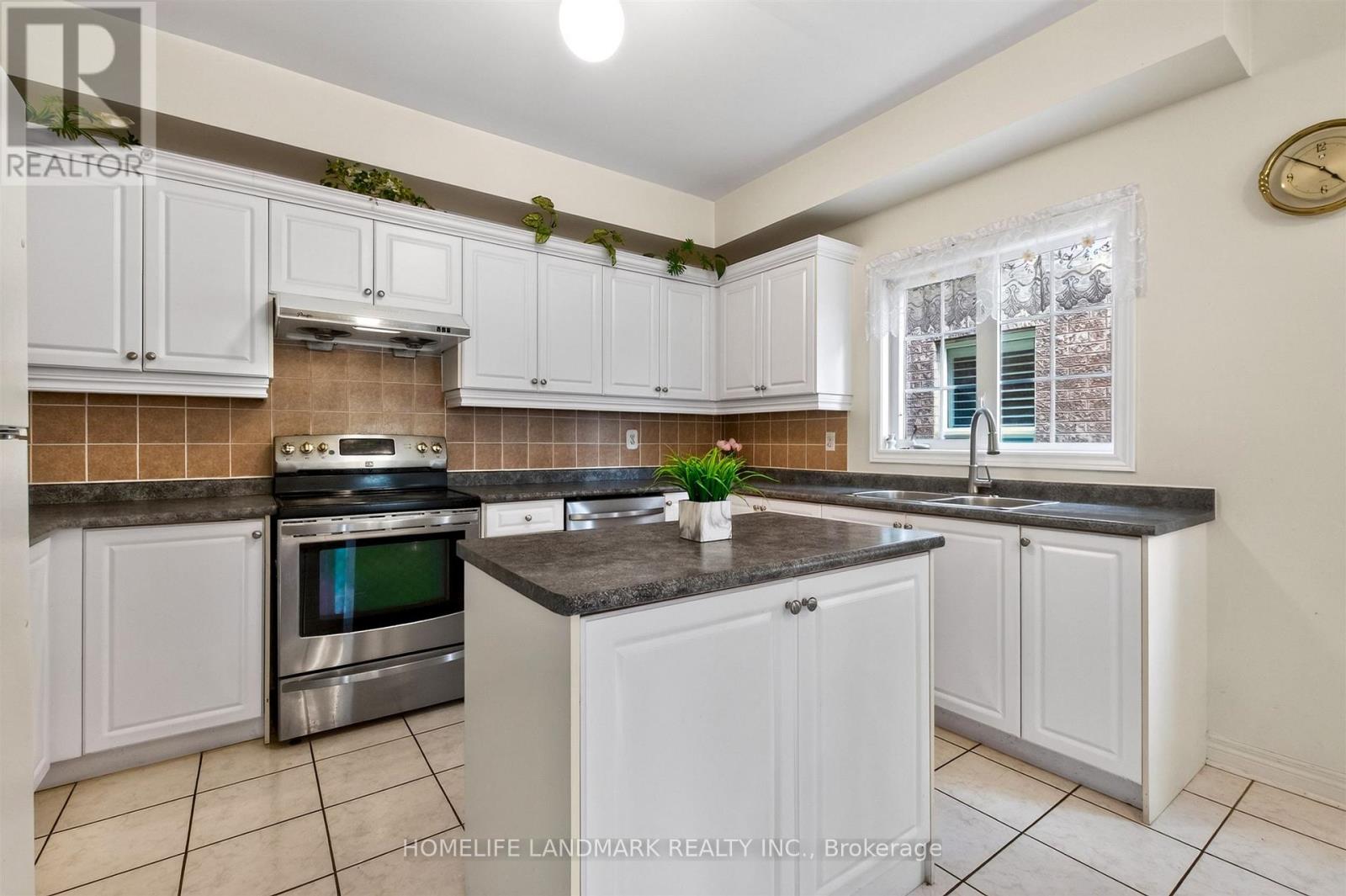 218 Ridgecrest Road, Markham, Ontario  L6C 2X7 - Photo 13 - N13633624