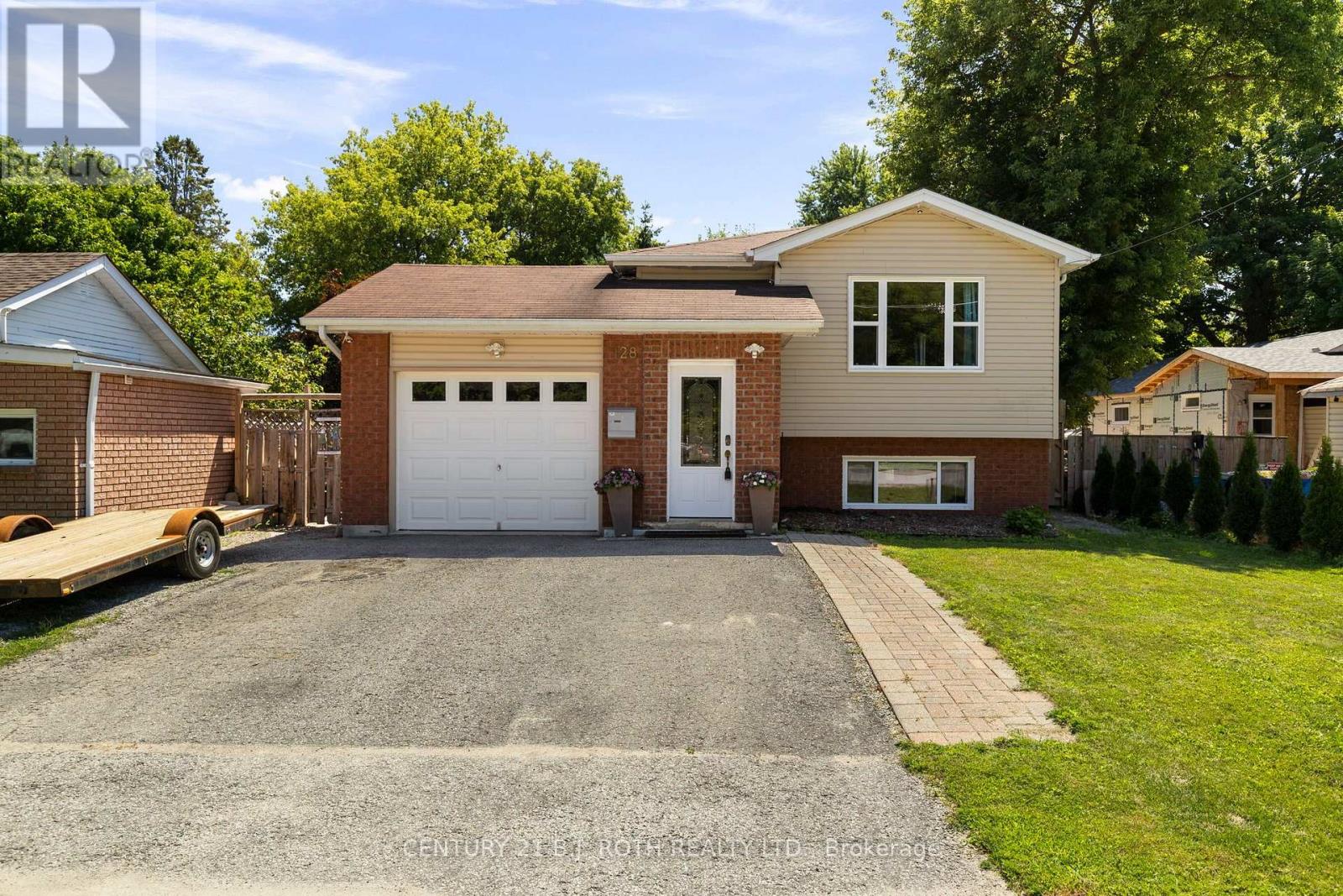128 Queen Street, Essa (Angus), Ontario L0M 1B0 - Photo 1 - N13633908