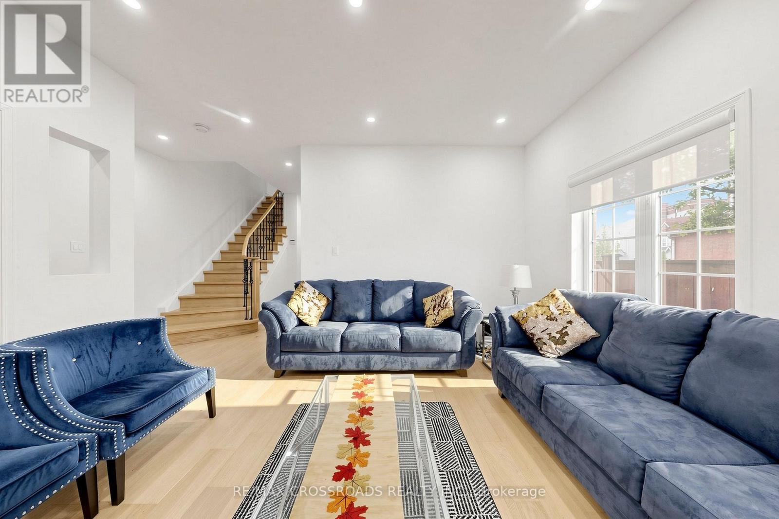 82 Jack Monkman Crescent, Markham, Ontario  L3S 0A4 - Photo 3 - N13633918