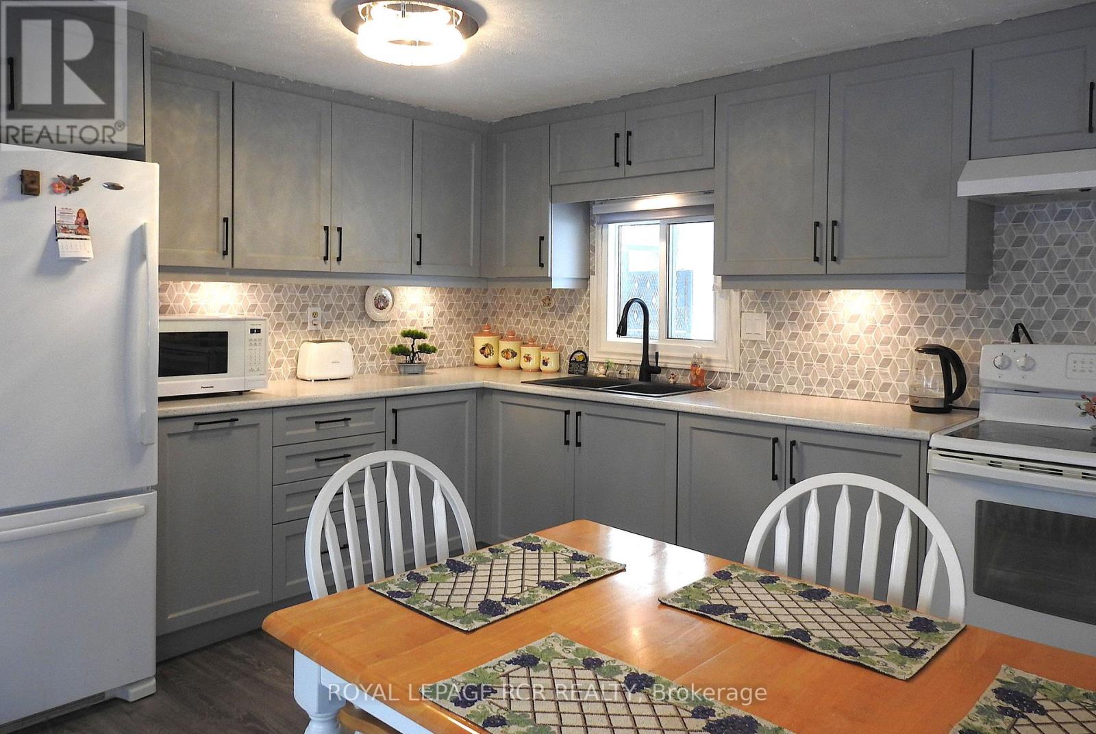 8 Claremont Crescent, Oro-Medonte, Ontario  L3V 0P9 - Photo 13 - S13633578