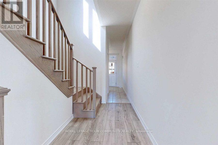 63 Valleybrook Road, Barrie, Ontario  L9J 0L6 - Photo 4 - S13633920