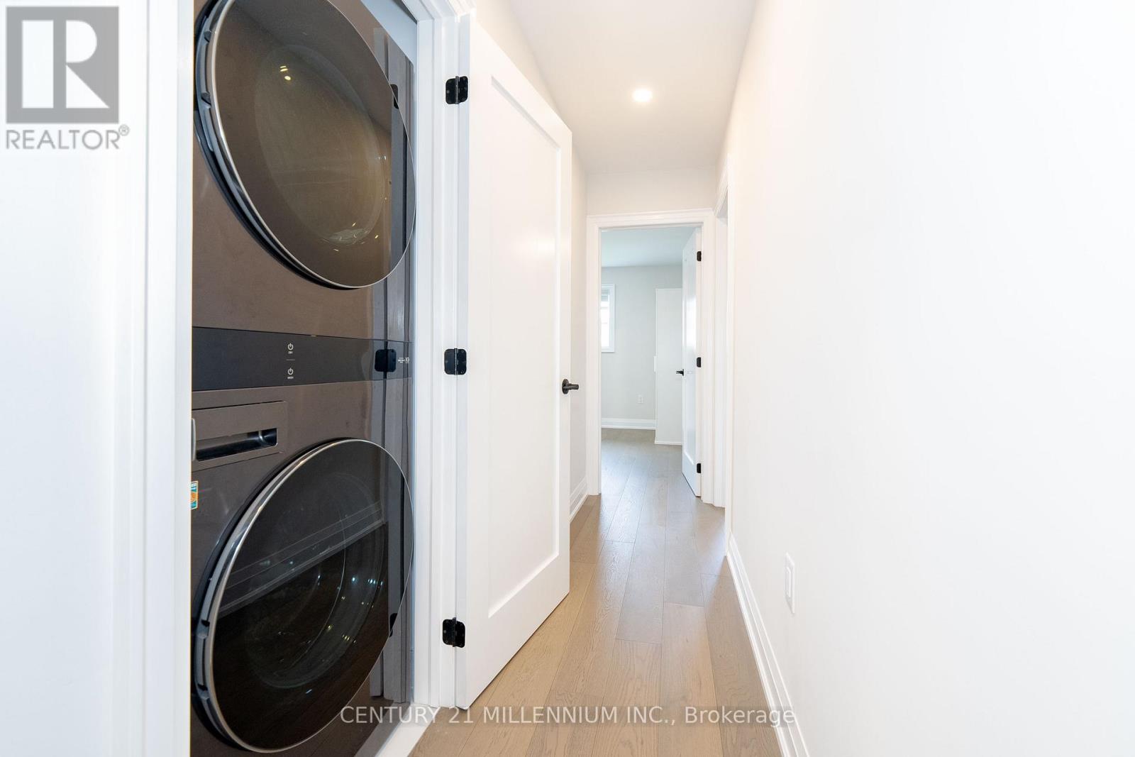A - 31 Mariposa Avenue, Toronto, Ontario  M6N 4A1 - Photo 10 - W13633558