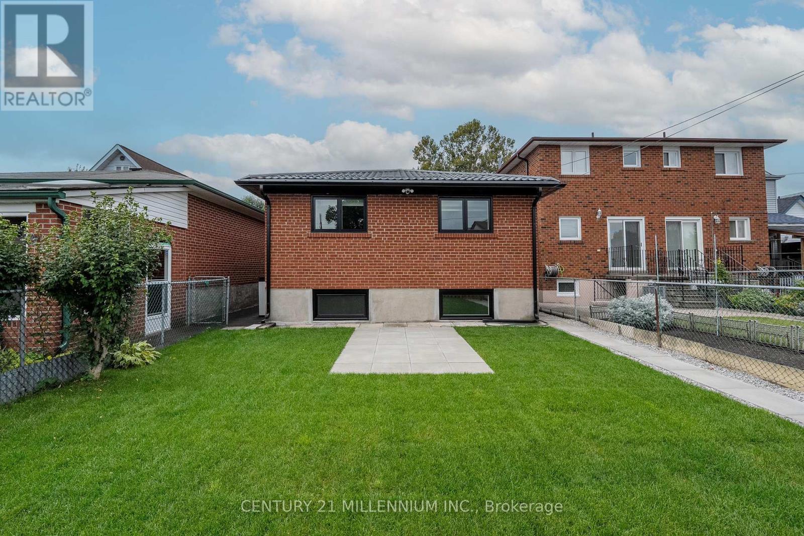 A - 31 Mariposa Avenue, Toronto, Ontario  M6N 4A1 - Photo 19 - W13633558