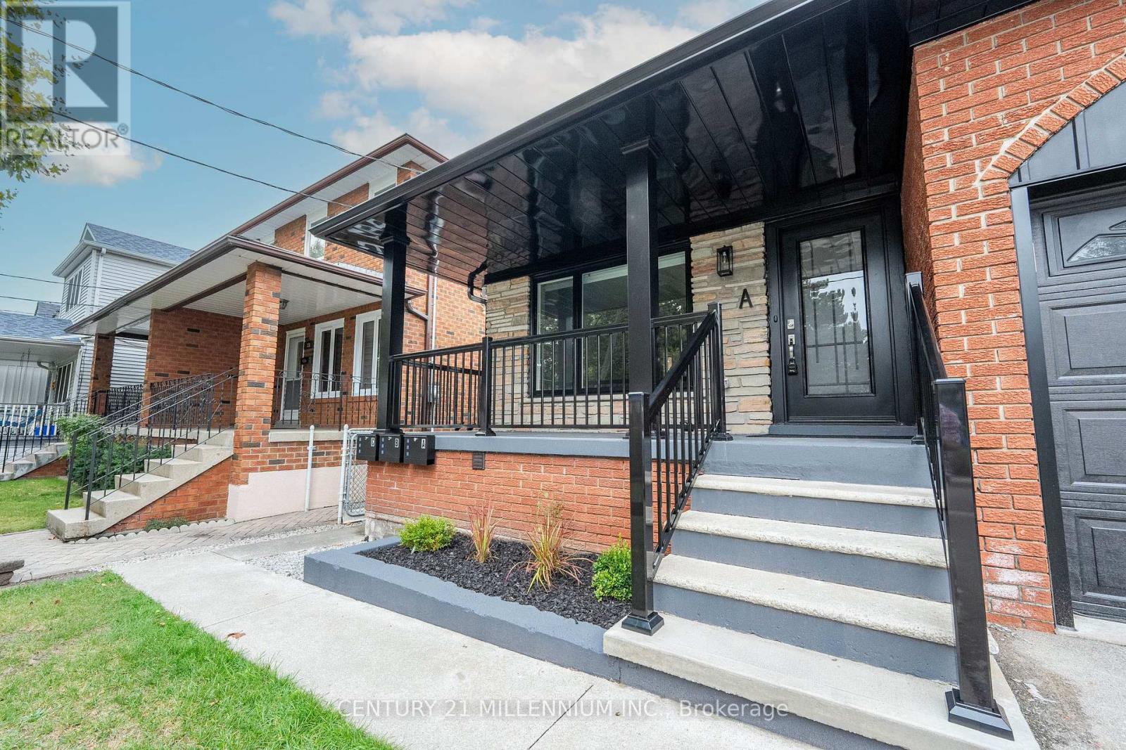 A - 31 Mariposa Avenue, Toronto, Ontario  M6N 4A1 - Photo 2 - W13633558
