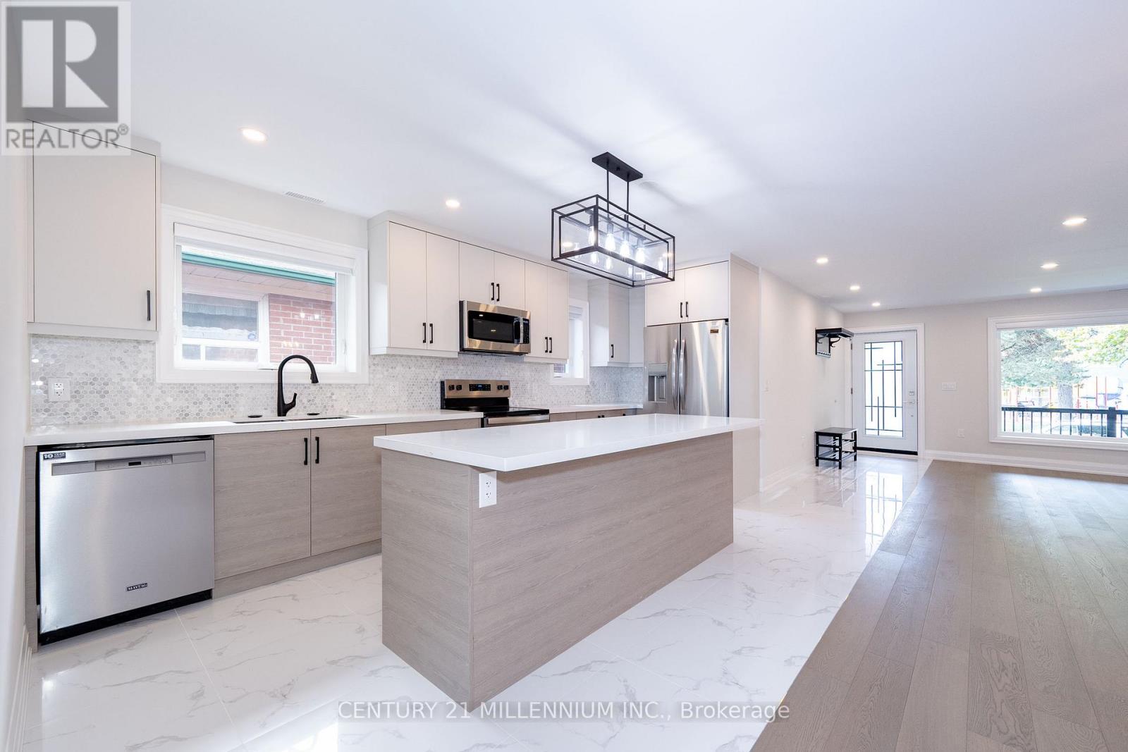 A - 31 Mariposa Avenue, Toronto, Ontario  M6N 4A1 - Photo 4 - W13633558