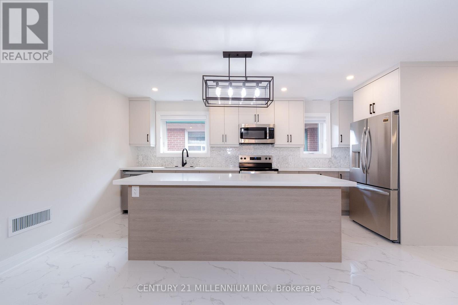 A - 31 Mariposa Avenue, Toronto, Ontario  M6N 4A1 - Photo 5 - W13633558