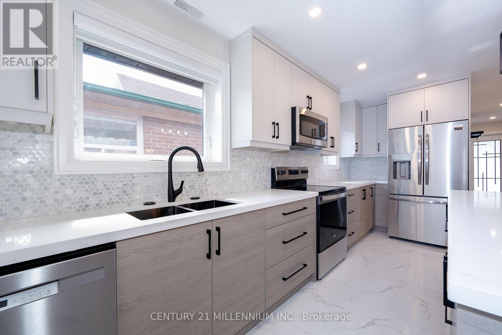 A - 31 Mariposa Avenue, Toronto, Ontario  M6N 4A1 - Photo 6 - W13633558