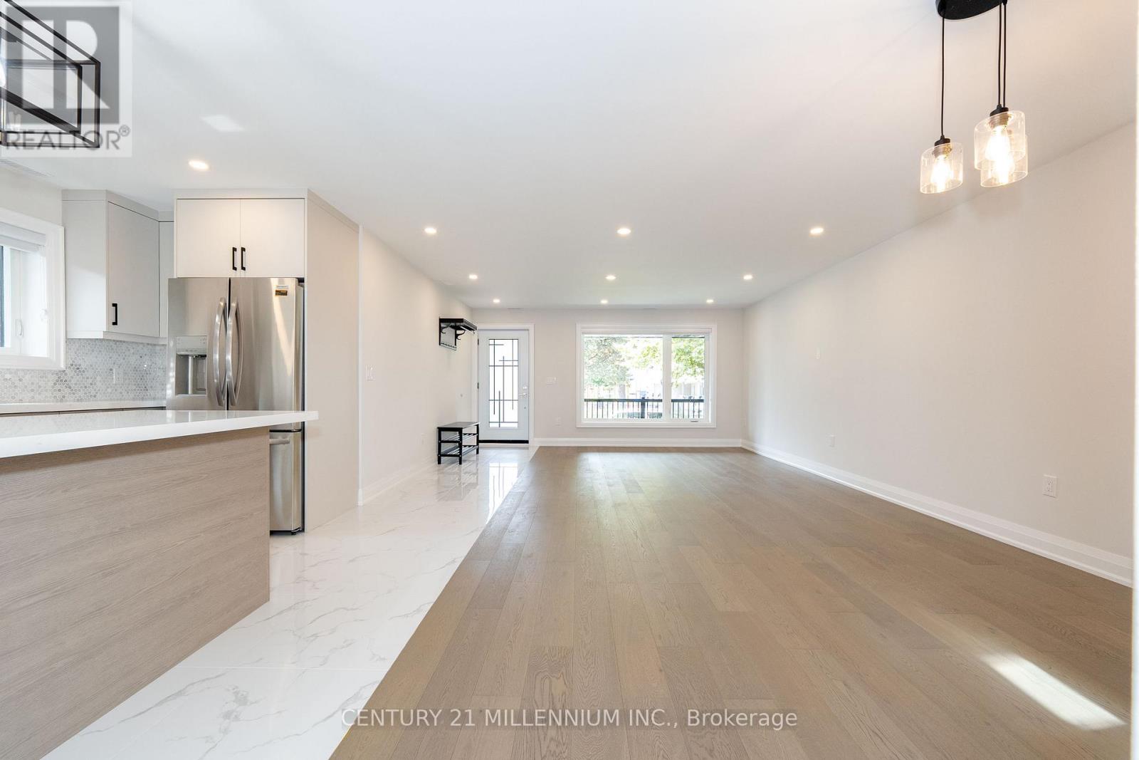 A - 31 Mariposa Avenue, Toronto, Ontario  M6N 4A1 - Photo 7 - W13633558