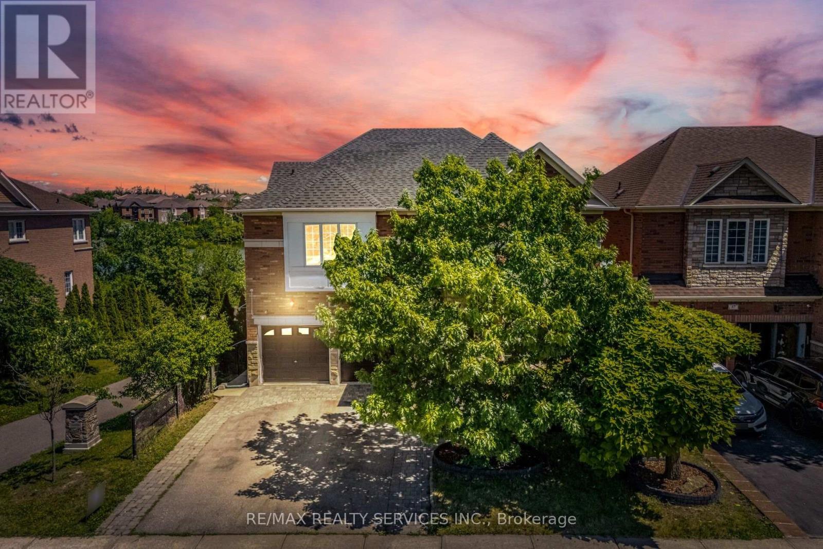 35 STONEYLAKE AVENUE, Brampton, Ontario