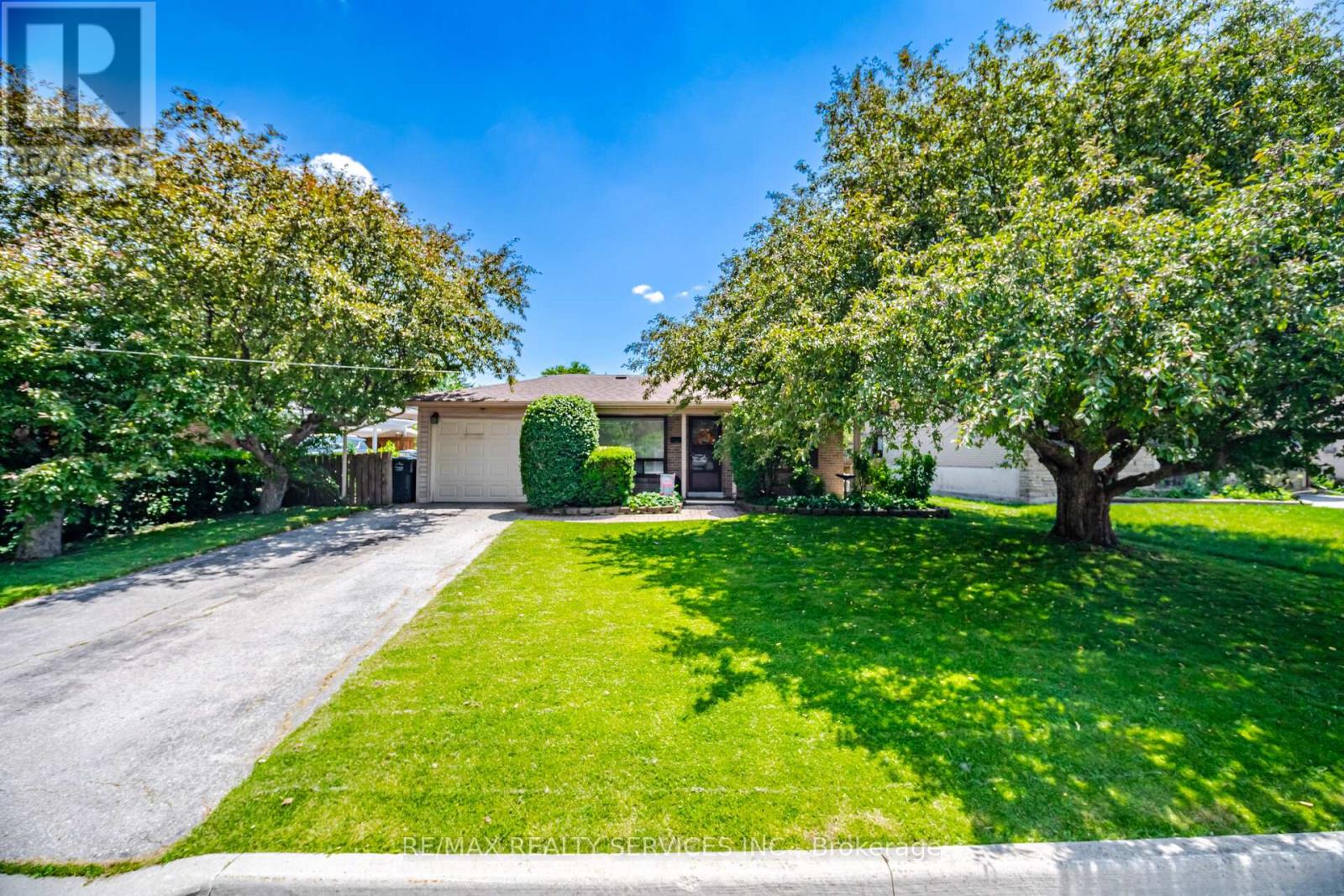15 Ferndale Crescent, Brampton, Ontario  L6Y 3V3 - Photo 1 - W13633644