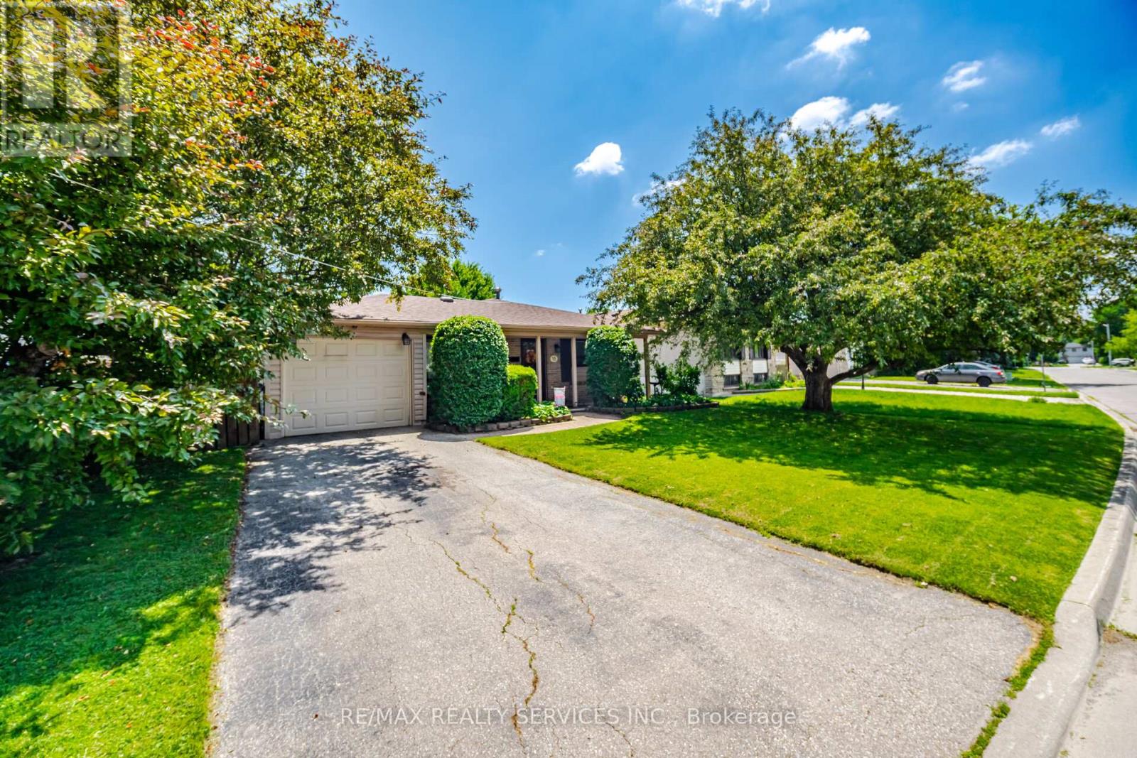 15 Ferndale Crescent, Brampton, Ontario  L6Y 3V3 - Photo 3 - W13633644