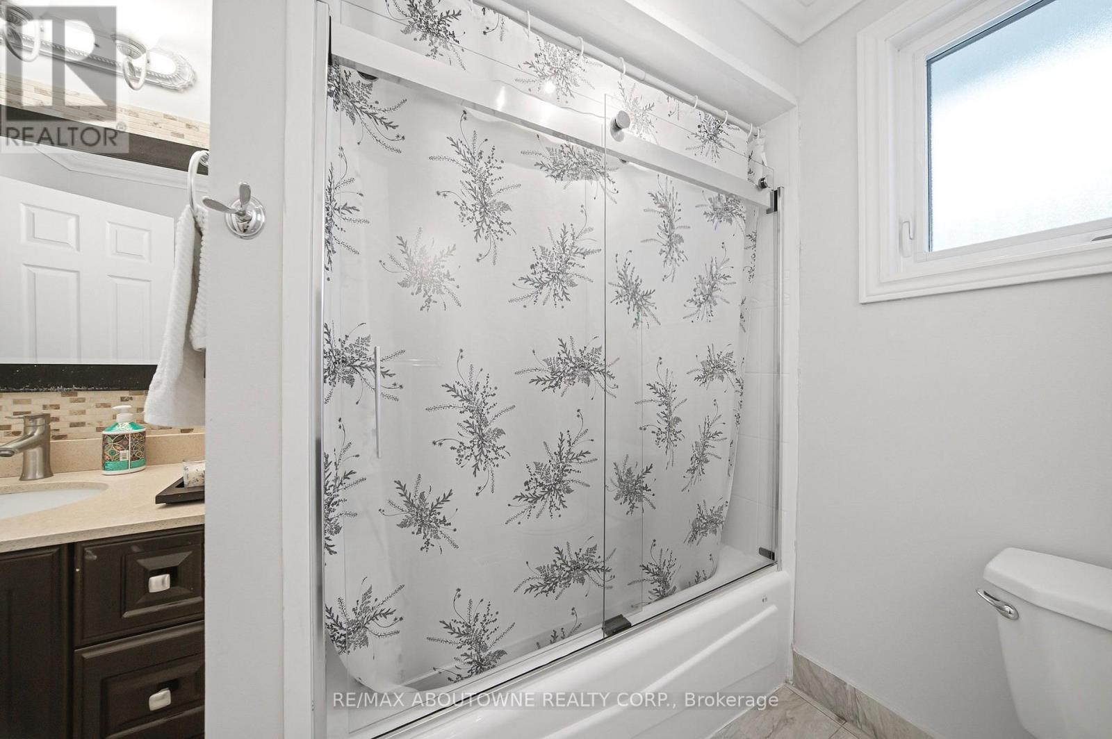 6346 Neuchatel Road, Mississauga, Ontario  L5N 2J8 - Photo 17 - W13633646