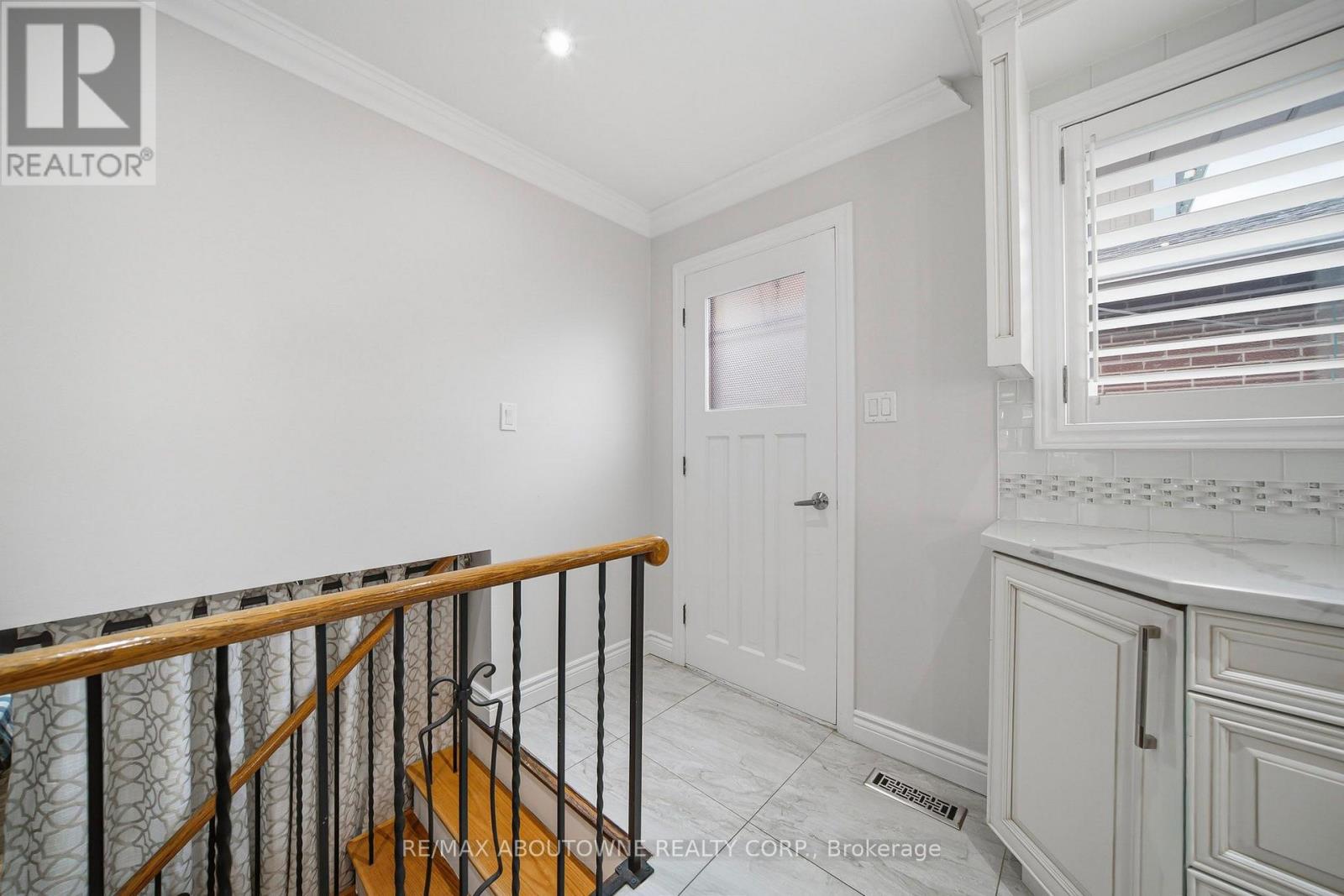 6346 Neuchatel Road, Mississauga, Ontario  L5N 2J8 - Photo 18 - W13633646