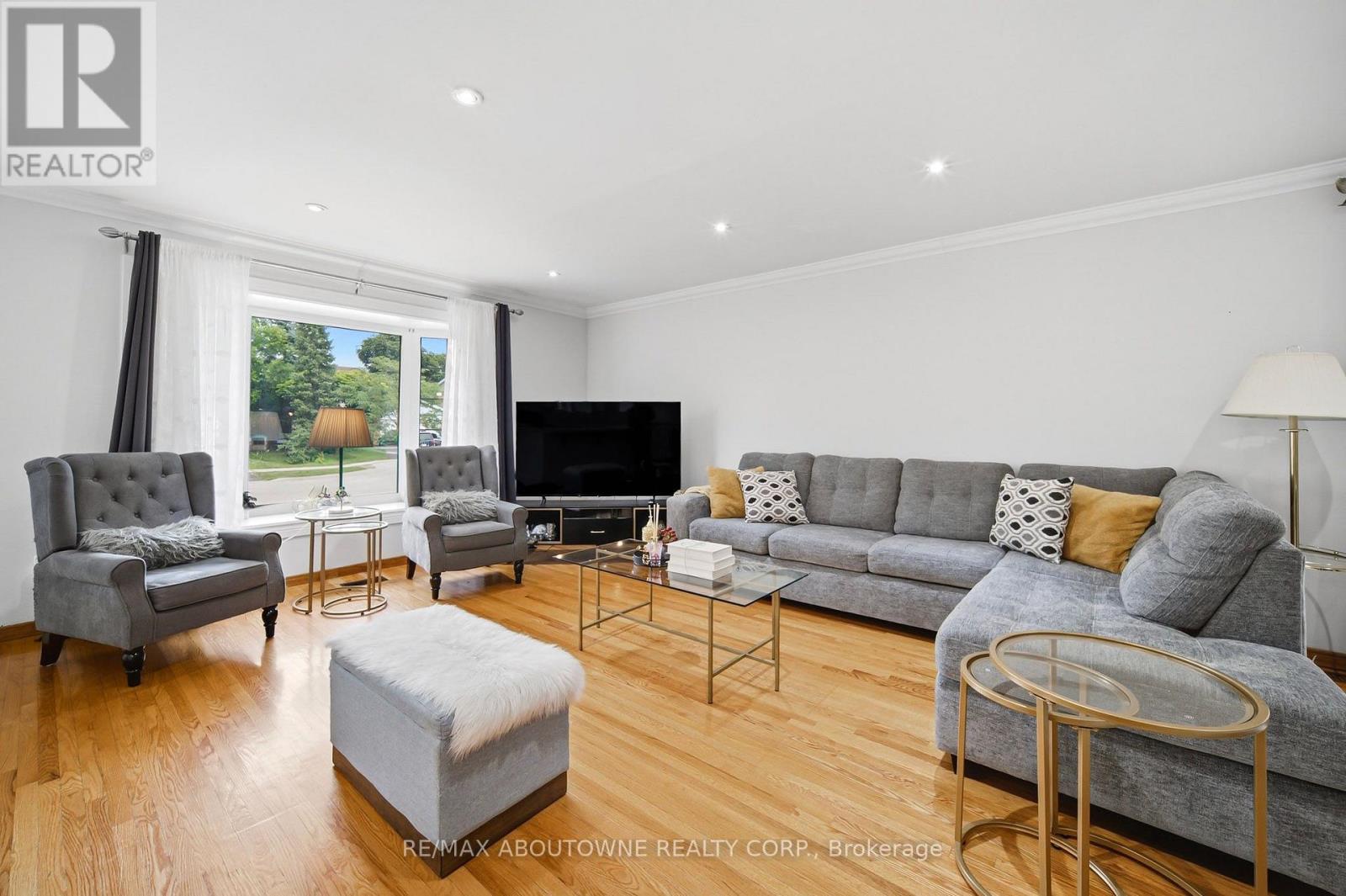 6346 Neuchatel Road, Mississauga, Ontario  L5N 2J8 - Photo 7 - W13633646