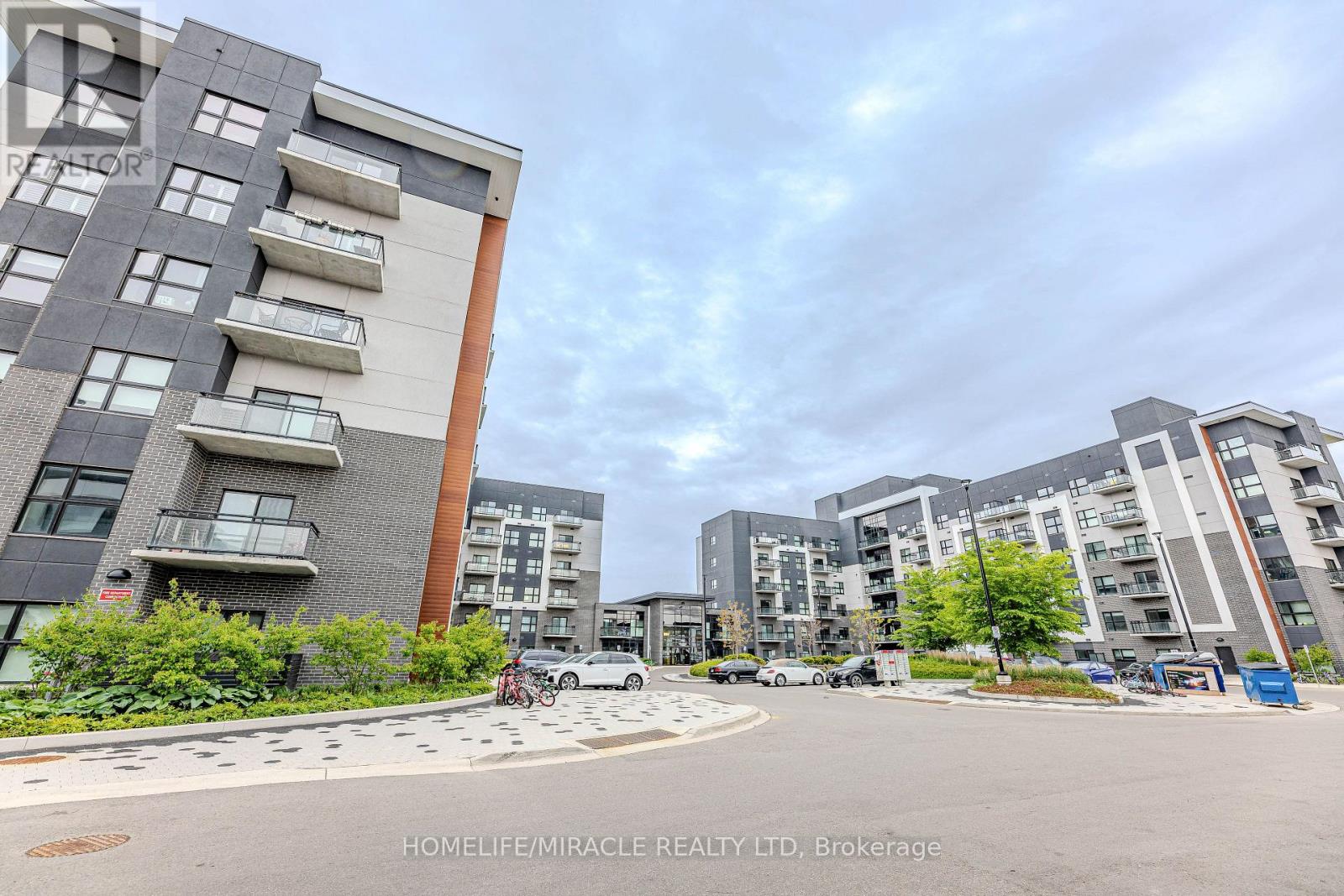 215 - 102 Grovewood Common, Oakville, Ontario  L6H 0X2 - Photo 2 - W13633684
