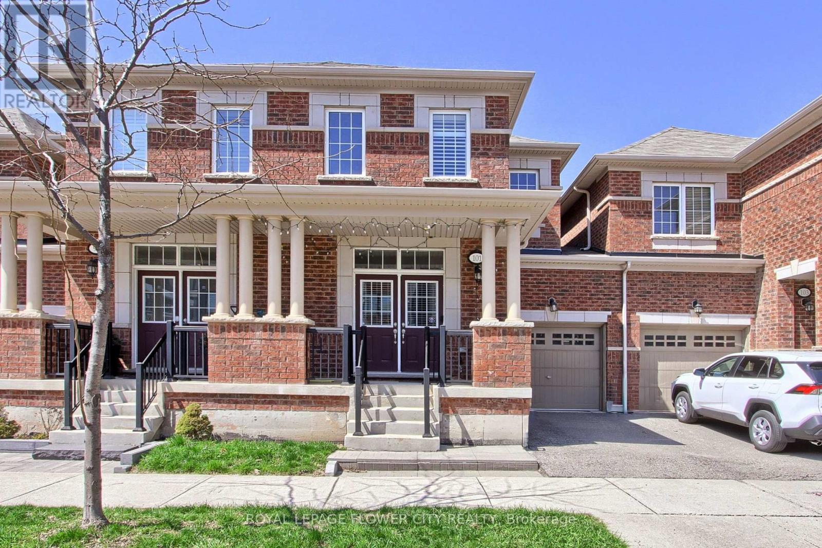 101 Huguenot Road, Oakville, Ontario  L6H 0M3 - Photo 1 - W13633722