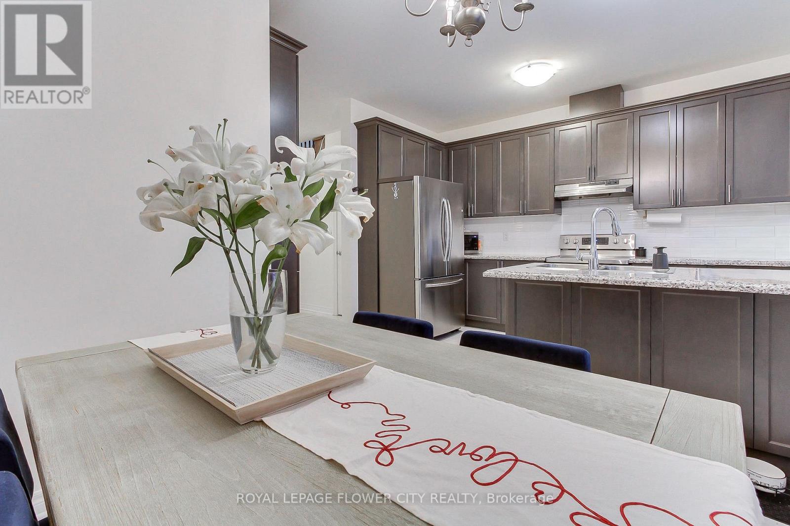 101 Huguenot Road, Oakville, Ontario  L6H 0M3 - Photo 7 - W13633722