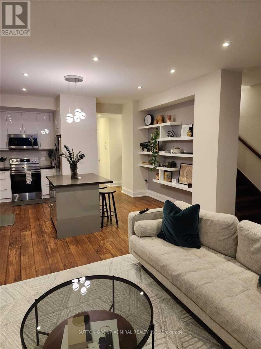 201 - 15 Ennerdale Road, Toronto, Ontario  M6E 4C2 - Photo 2 - W13633802