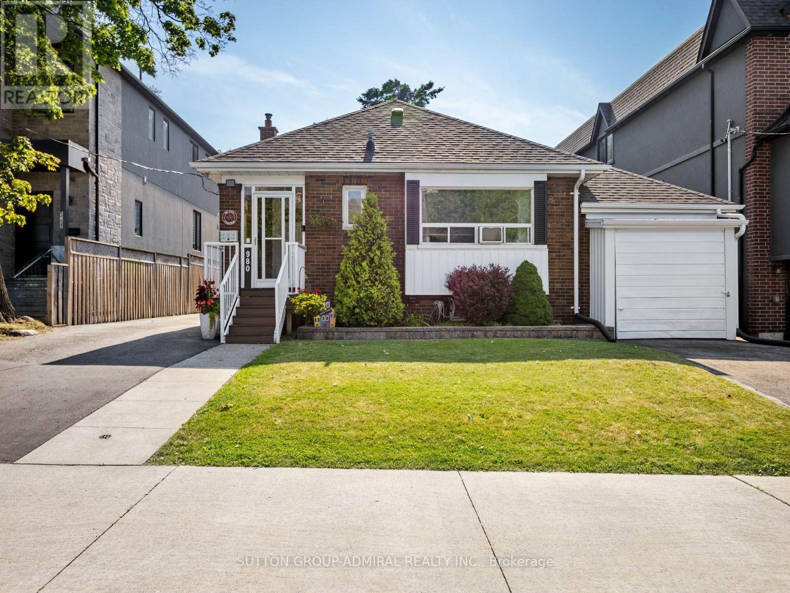 980 Kipling Avenue, Toronto, Ontario  M9B 3L2 - Photo 1 - W13633804