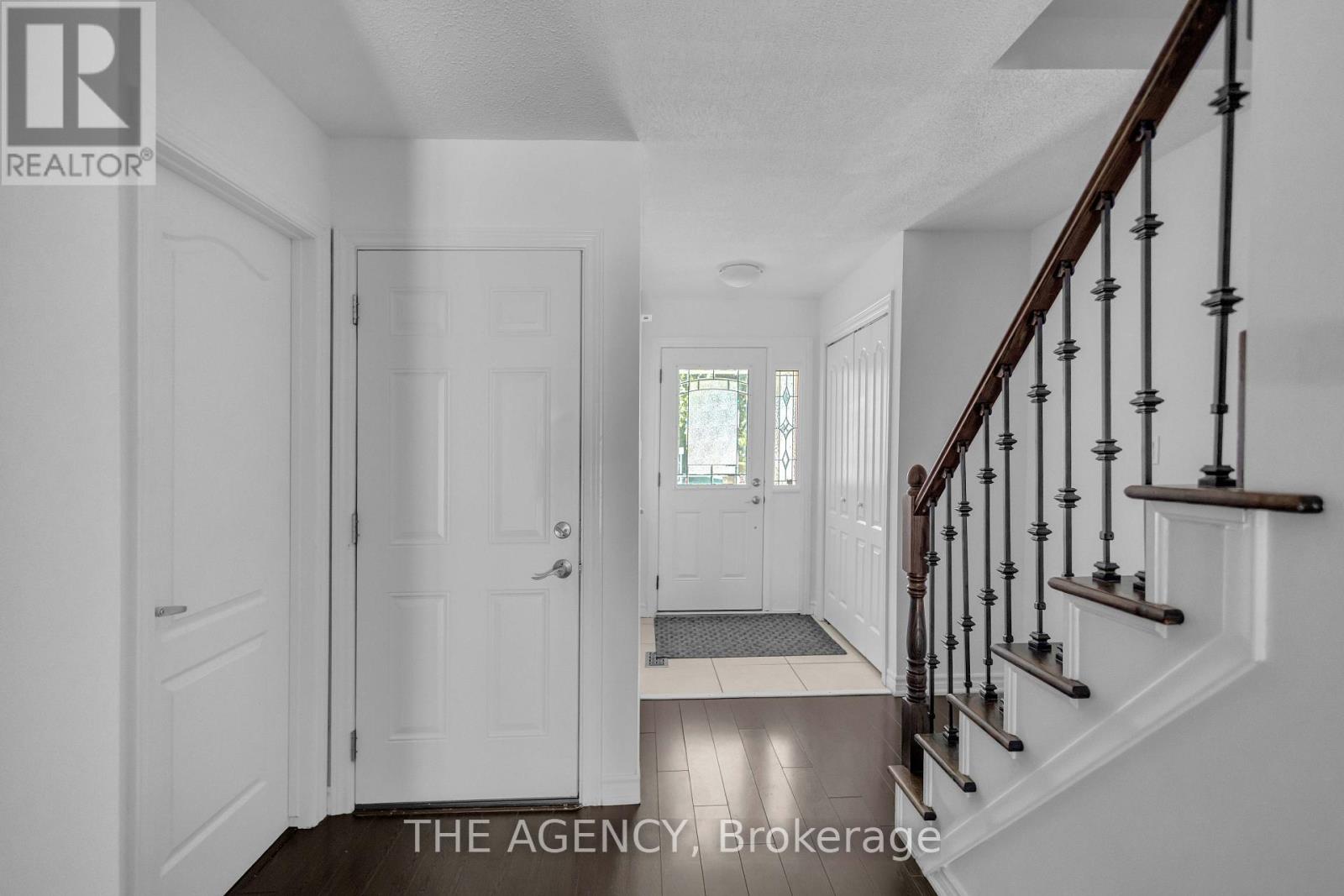 38 Athenia Drive, Hamilton, Ontario  L8J 1S6 - Photo 3 - X13633658