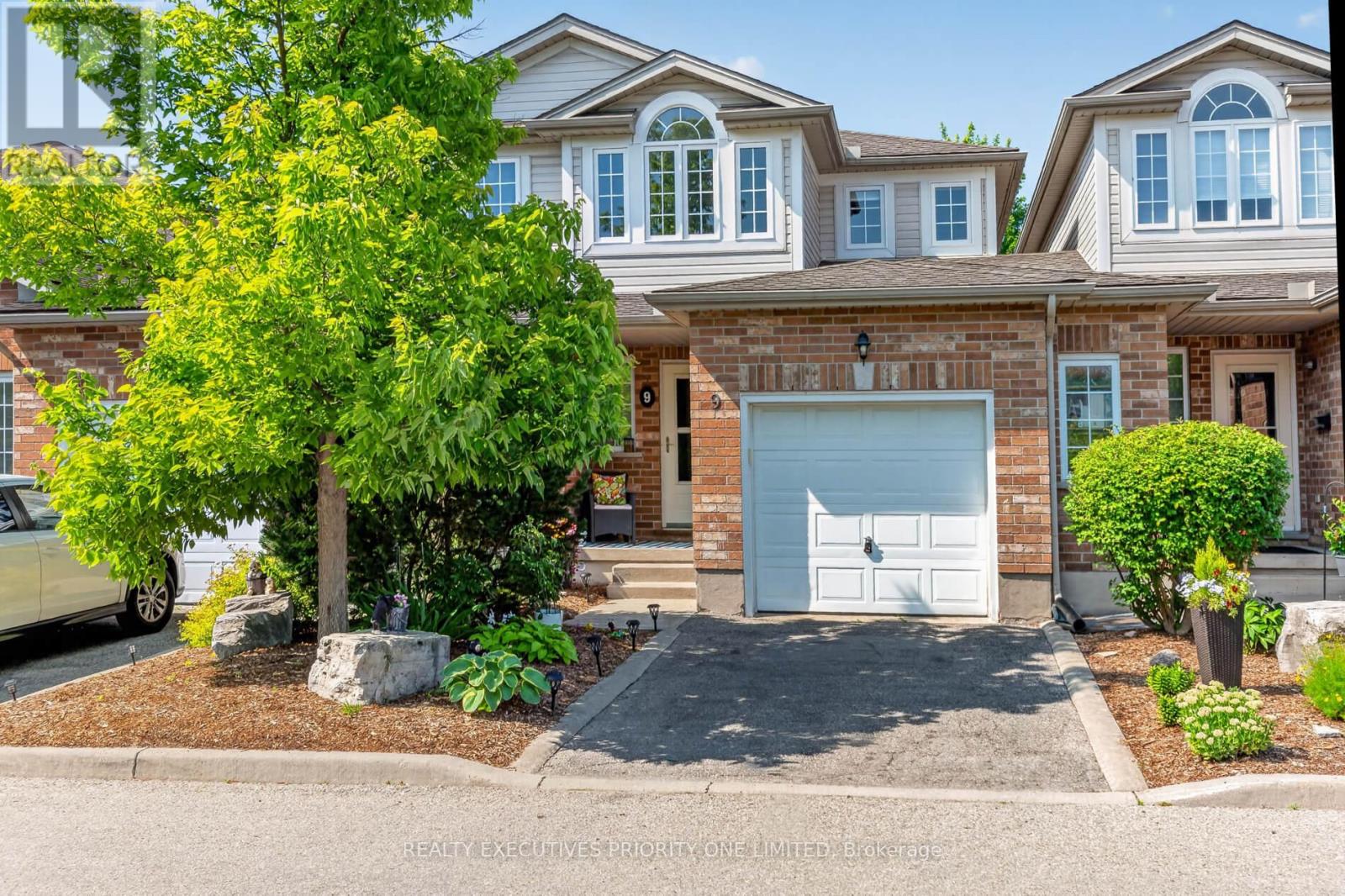 9 - 37 Bond Court, Guelph, Ontario  N1H 8P3 - Photo 1 - X13633724