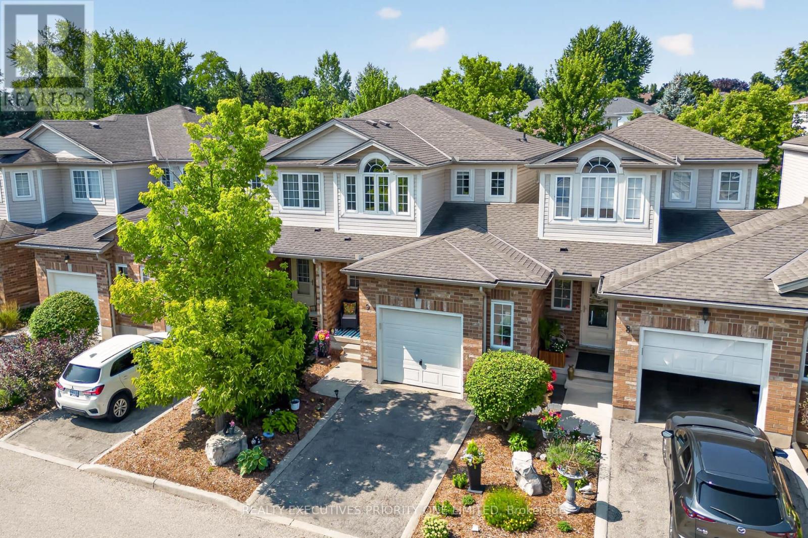 9 - 37 Bond Court, Guelph, Ontario  N1H 8P3 - Photo 2 - X13633724