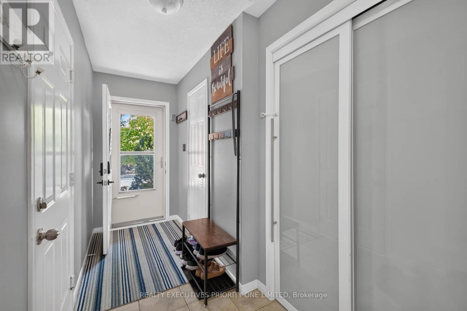 9 - 37 Bond Court, Guelph, Ontario  N1H 8P3 - Photo 3 - X13633724