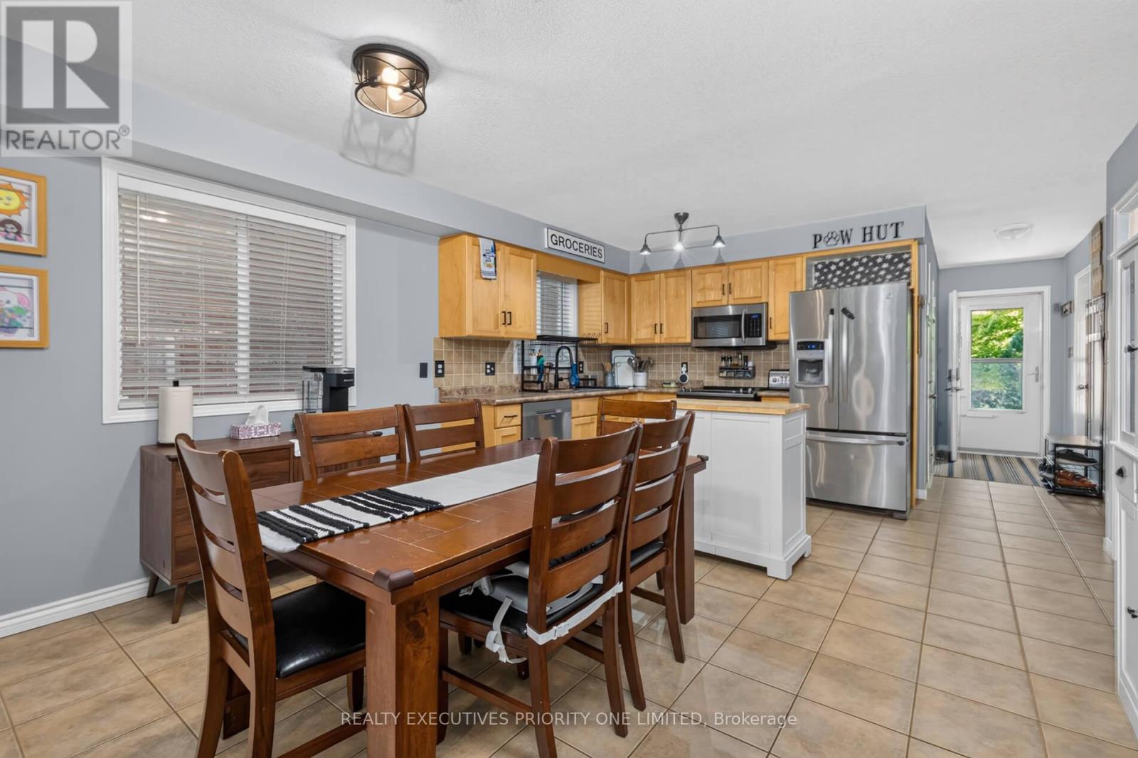 9 - 37 Bond Court, Guelph, Ontario  N1H 8P3 - Photo 4 - X13633724