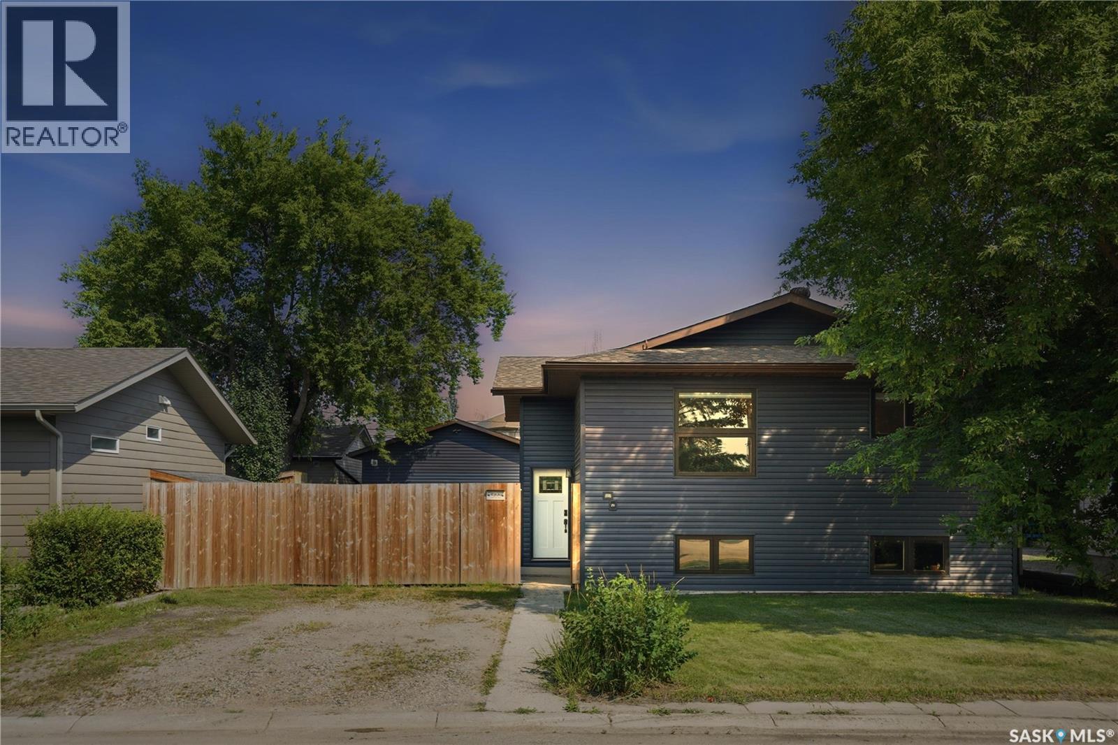566 Klassen Crescent, Martensville, Saskatchewan  S0K 2T2 - Photo 1 - SK044352