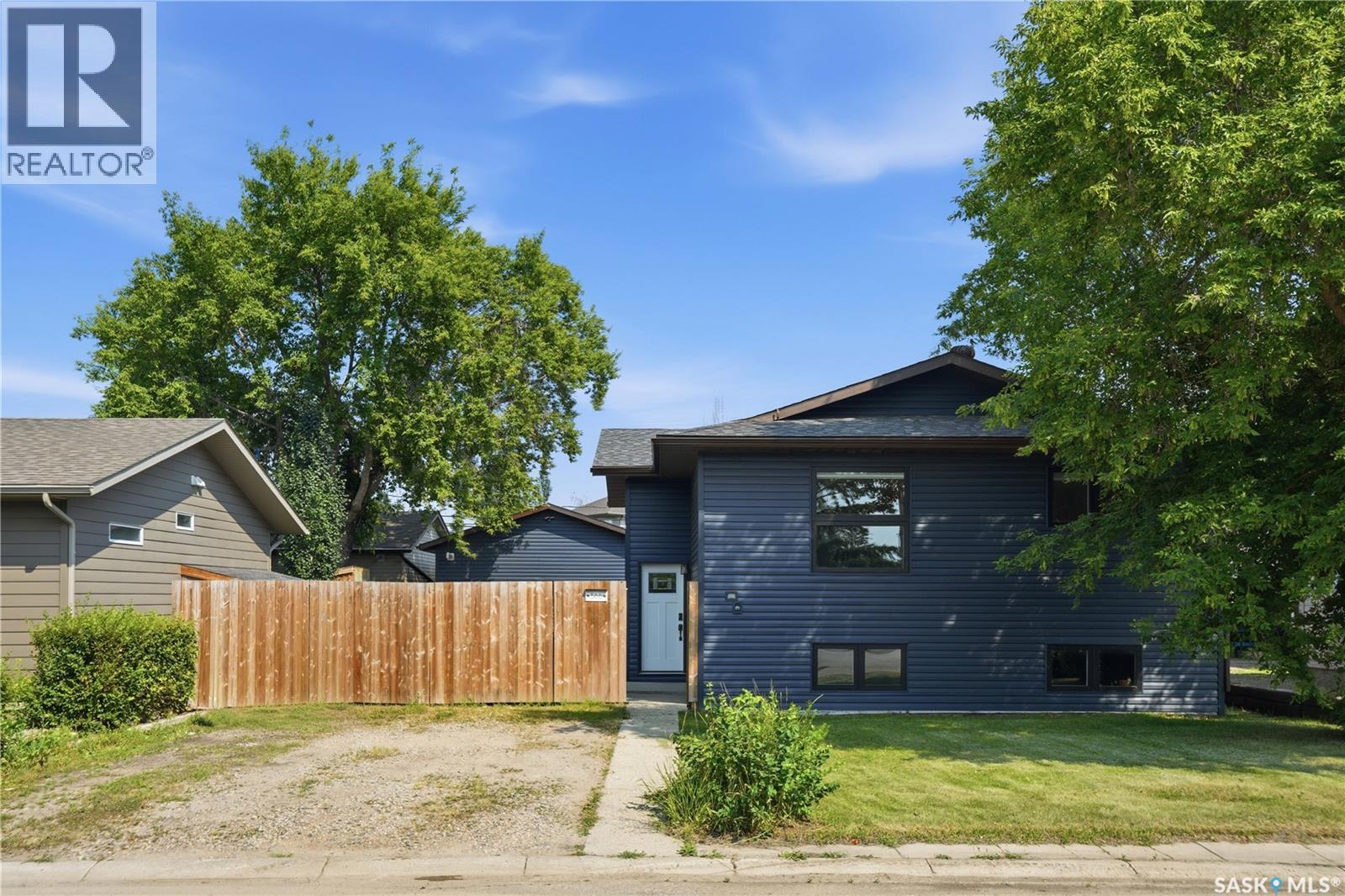 566 Klassen Crescent, Martensville, Saskatchewan  S0K 2T2 - Photo 2 - SK044352