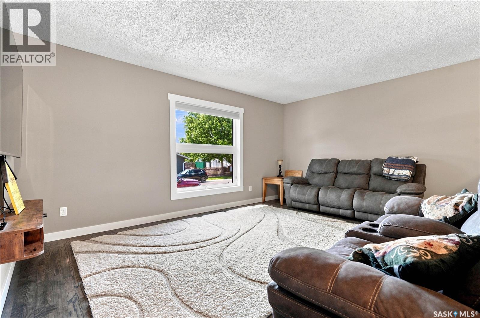 566 Klassen Crescent, Martensville, Saskatchewan  S0K 2T2 - Photo 9 - SK044352