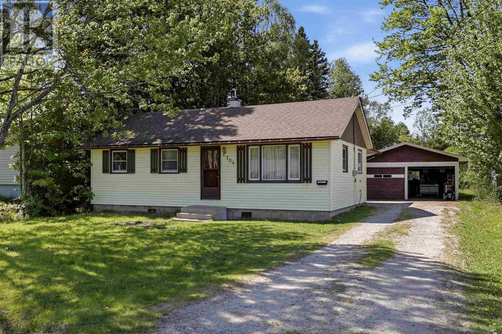 104 Eastern Ave, Sault Ste. Marie, Ontario  P6A 4R2 - Photo 1 - SM261572