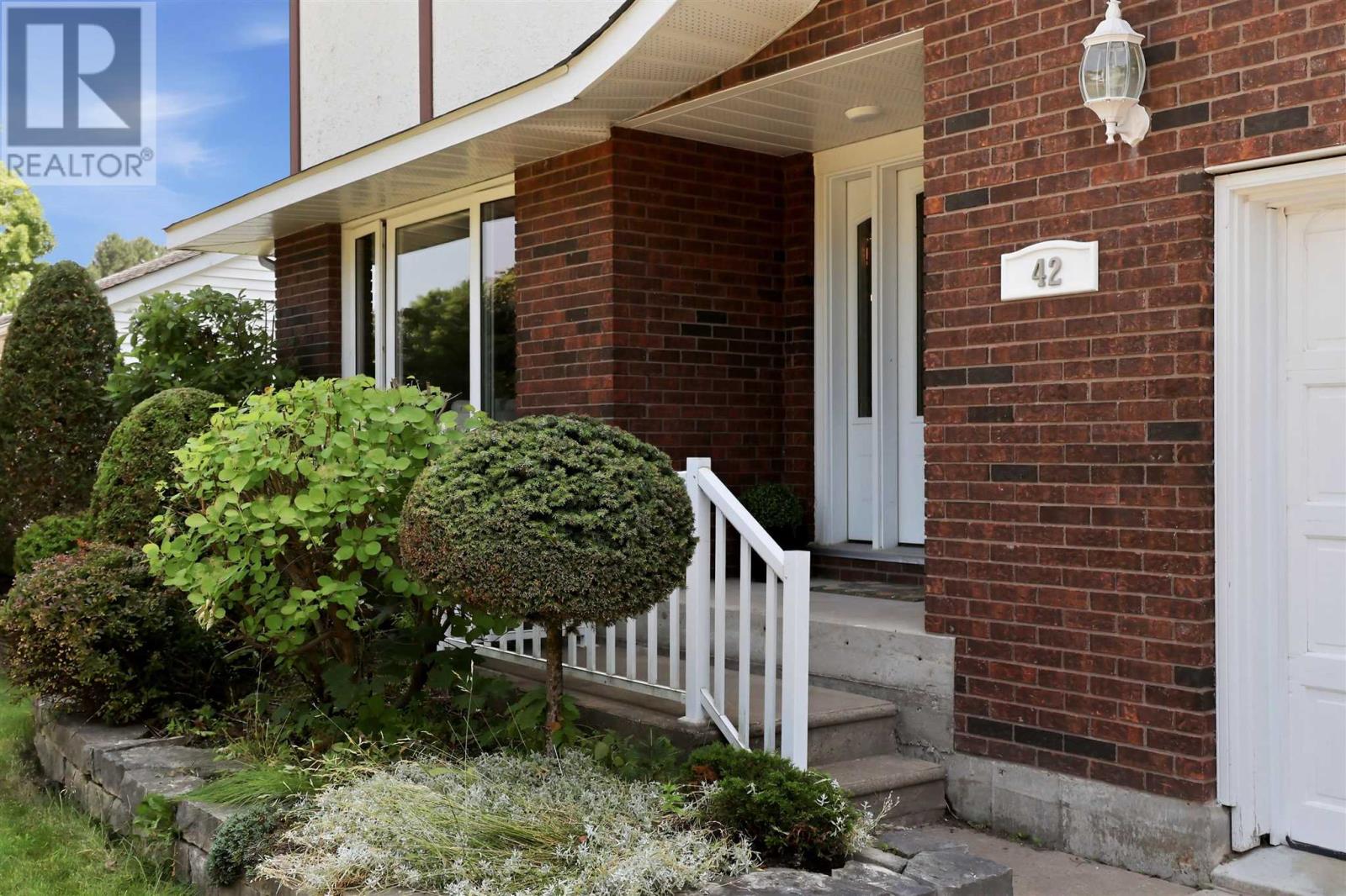 42 Caddy Ave, Sault Ste. Marie, Ontario  P6A 6H8 - Photo 2 - SM261968