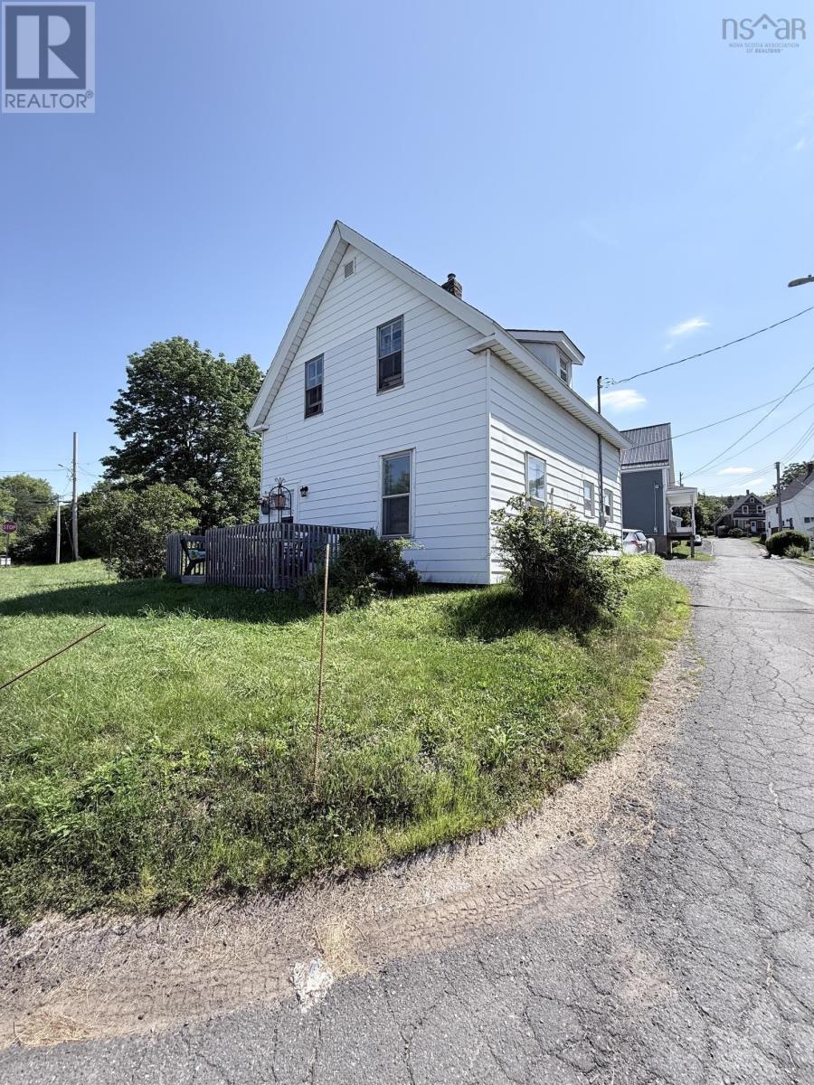 5 Fraser Lane, Trenton, Nova Scotia  B0K 1X0 - Photo 3 - 202619470