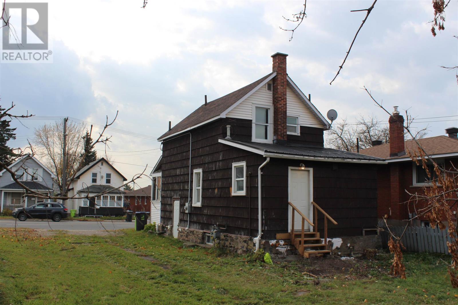 97 St Georges Ave, Sault Ste. Marie, Ontario  P6B 1X1 - Photo 2 - SM260843