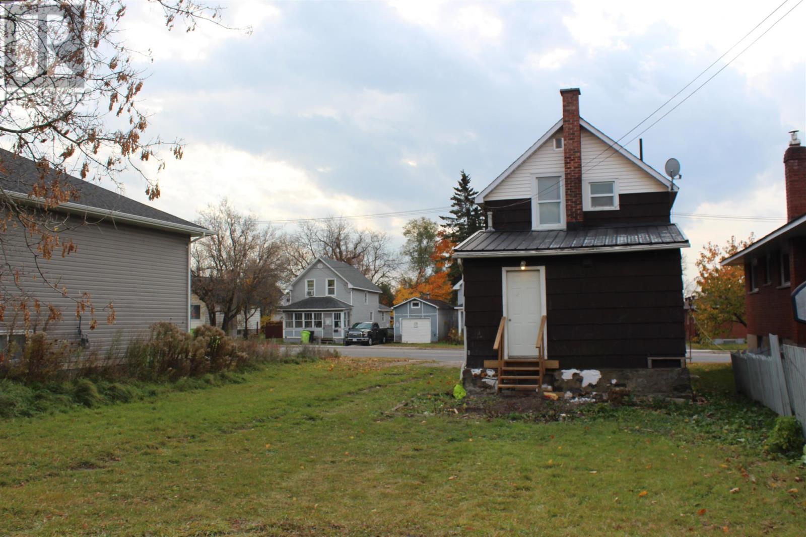 97 St Georges Ave, Sault Ste. Marie, Ontario  P6B 1X1 - Photo 3 - SM260843