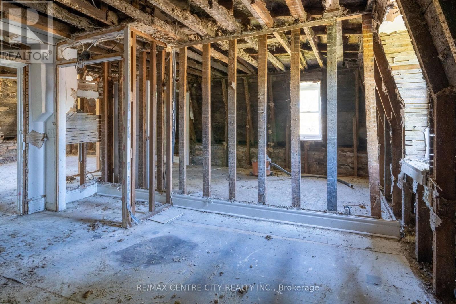240 Maitland Street, Strathroy-Caradoc, Ontario  N7G 1S9 - Photo 12 - X13634008