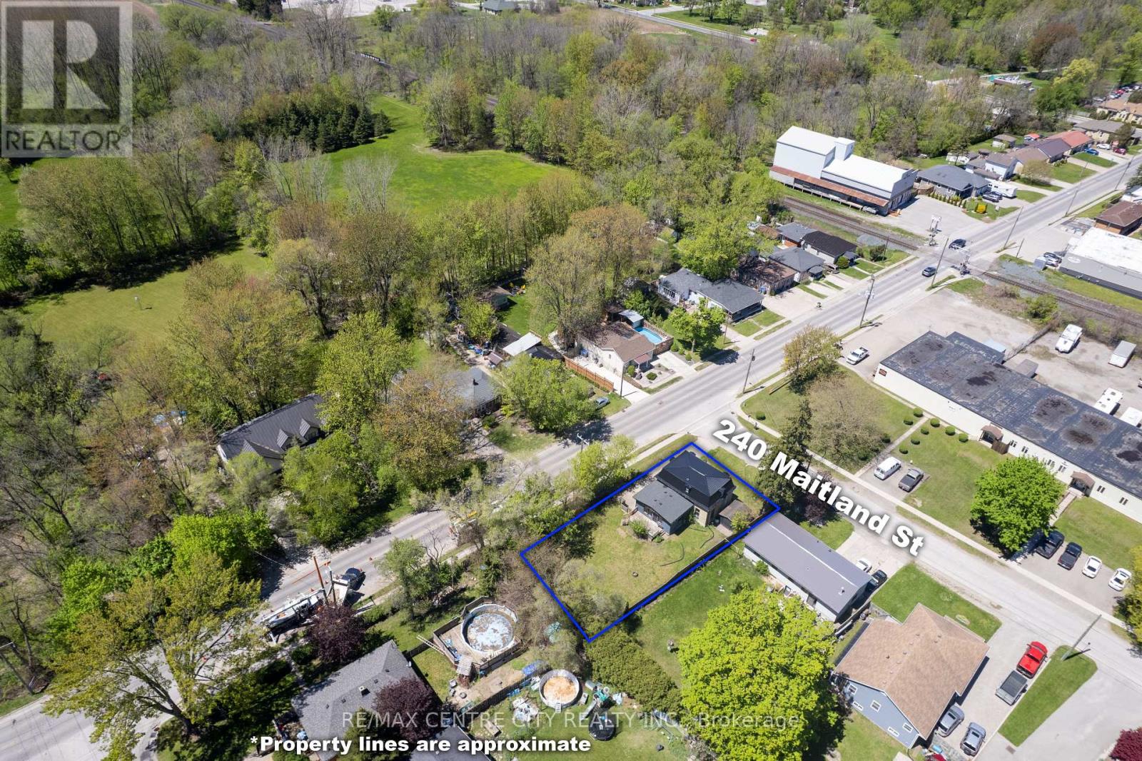 240 Maitland Street, Strathroy-Caradoc, Ontario  N7G 1S9 - Photo 3 - X13634008