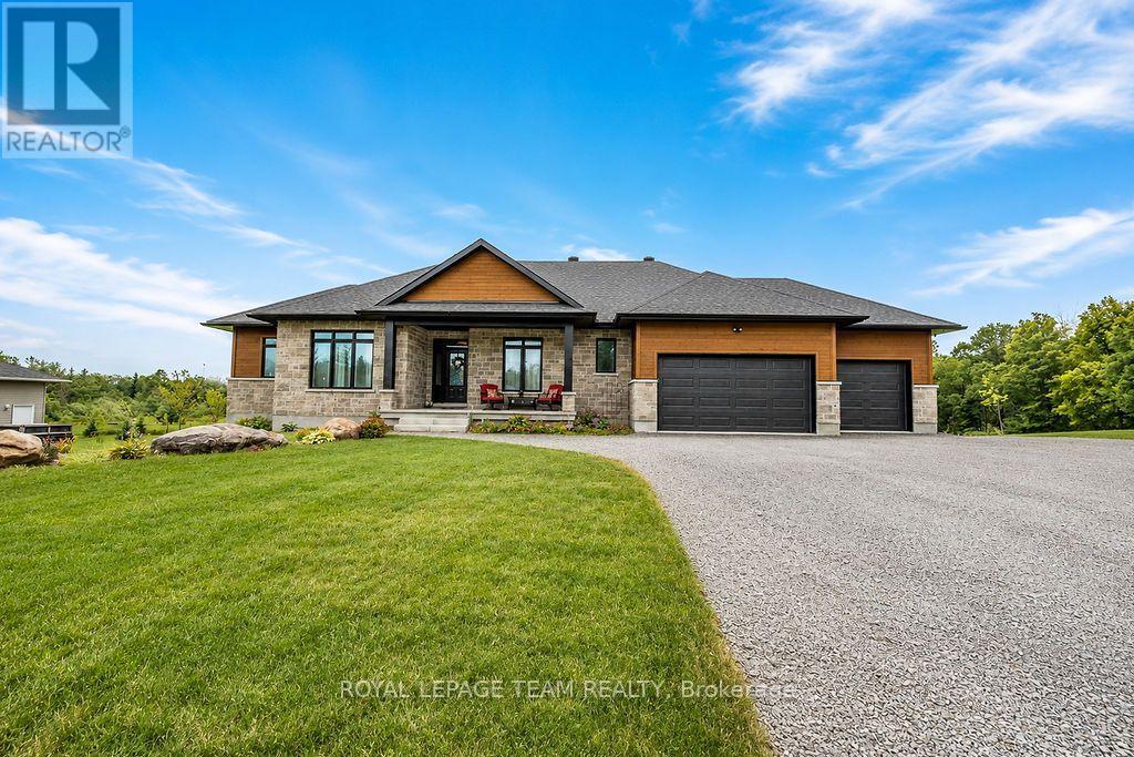 80 Raymond Luhta Crescent, Mcnab/braeside, Ontario  K7S 3G8 - Photo 1 - X13633998