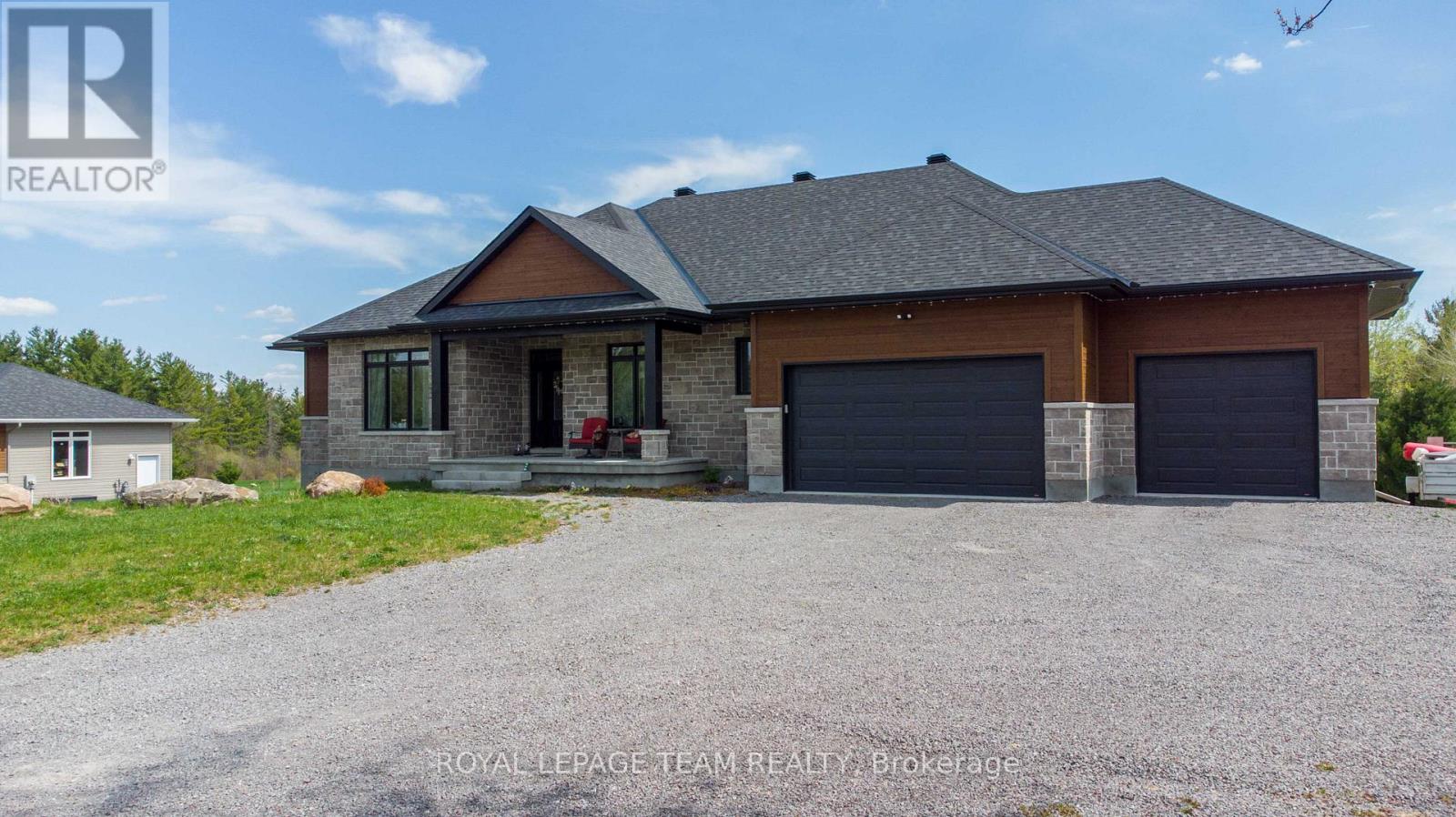 80 Raymond Luhta Crescent, Mcnab/braeside, Ontario  K7S 3G8 - Photo 2 - X13633998
